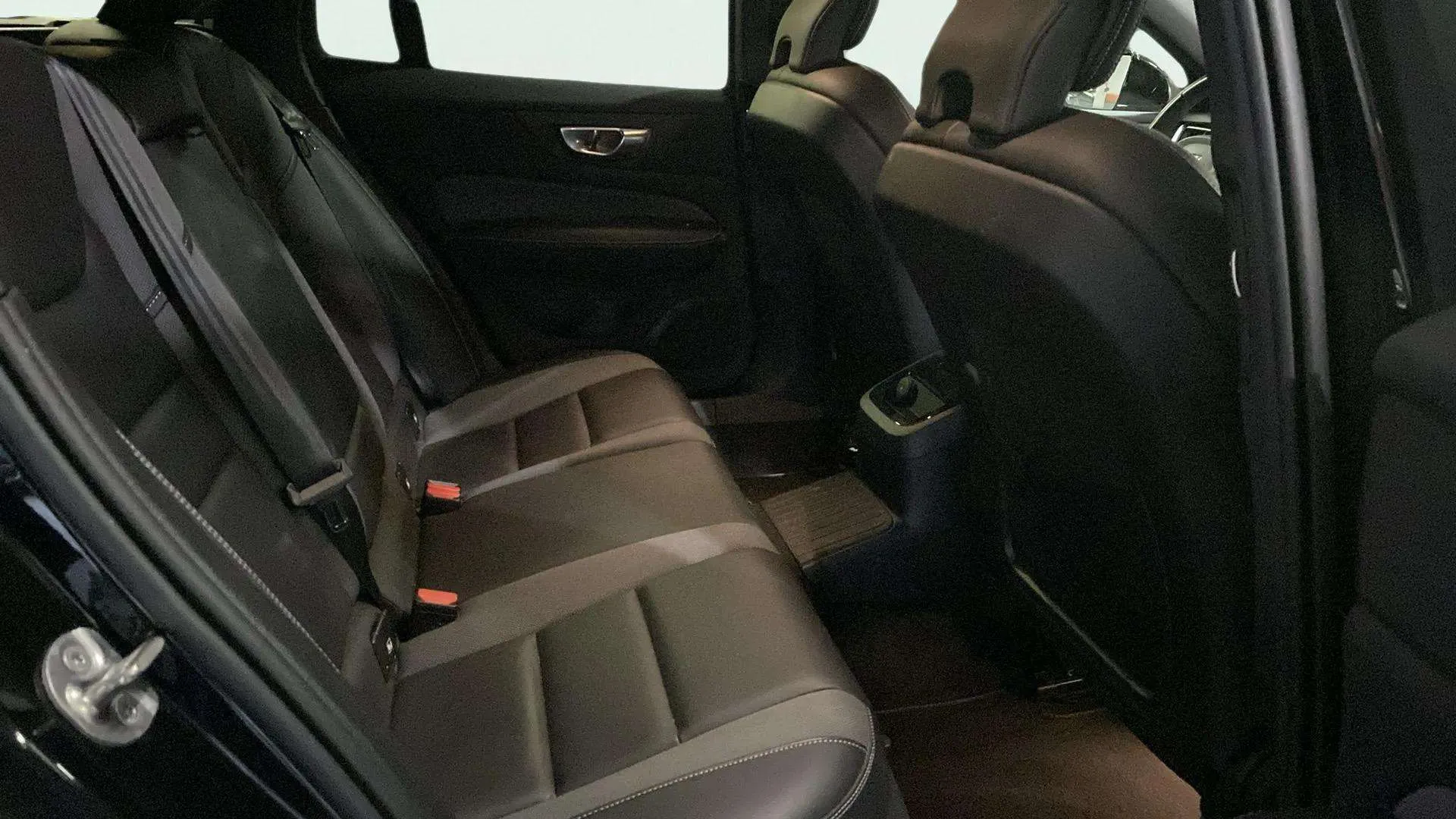 Volvo V60 2.0 T6 AWD Recharge R-Design - foto 10