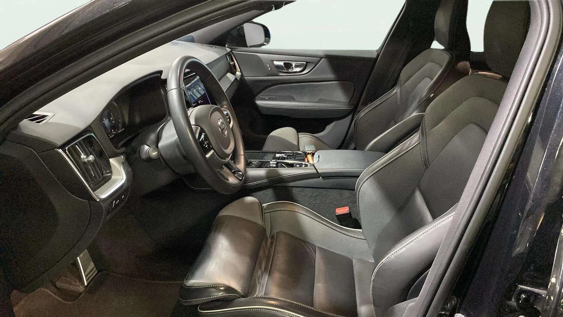 Volvo V60 2.0 T6 AWD Recharge R-Design - foto 7