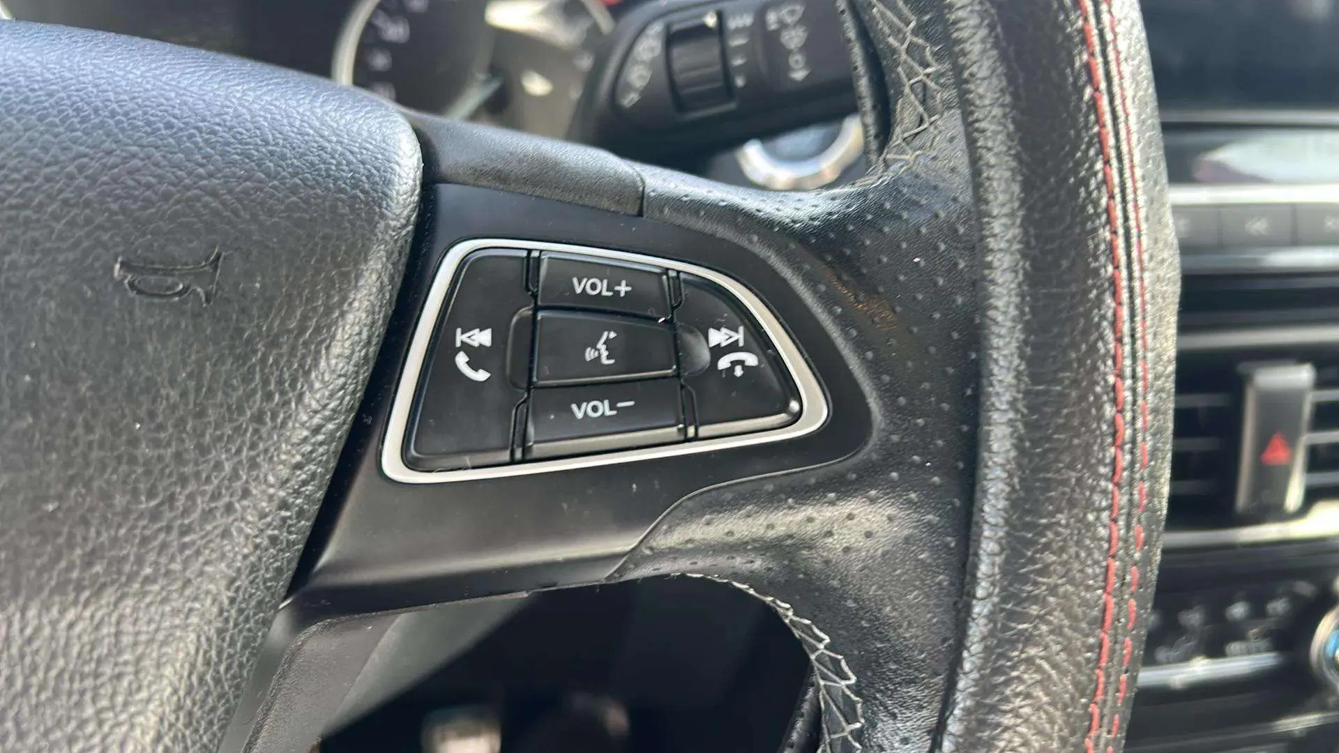 Ford EcoSport 1.0T EcoBoost ST Line - foto 27