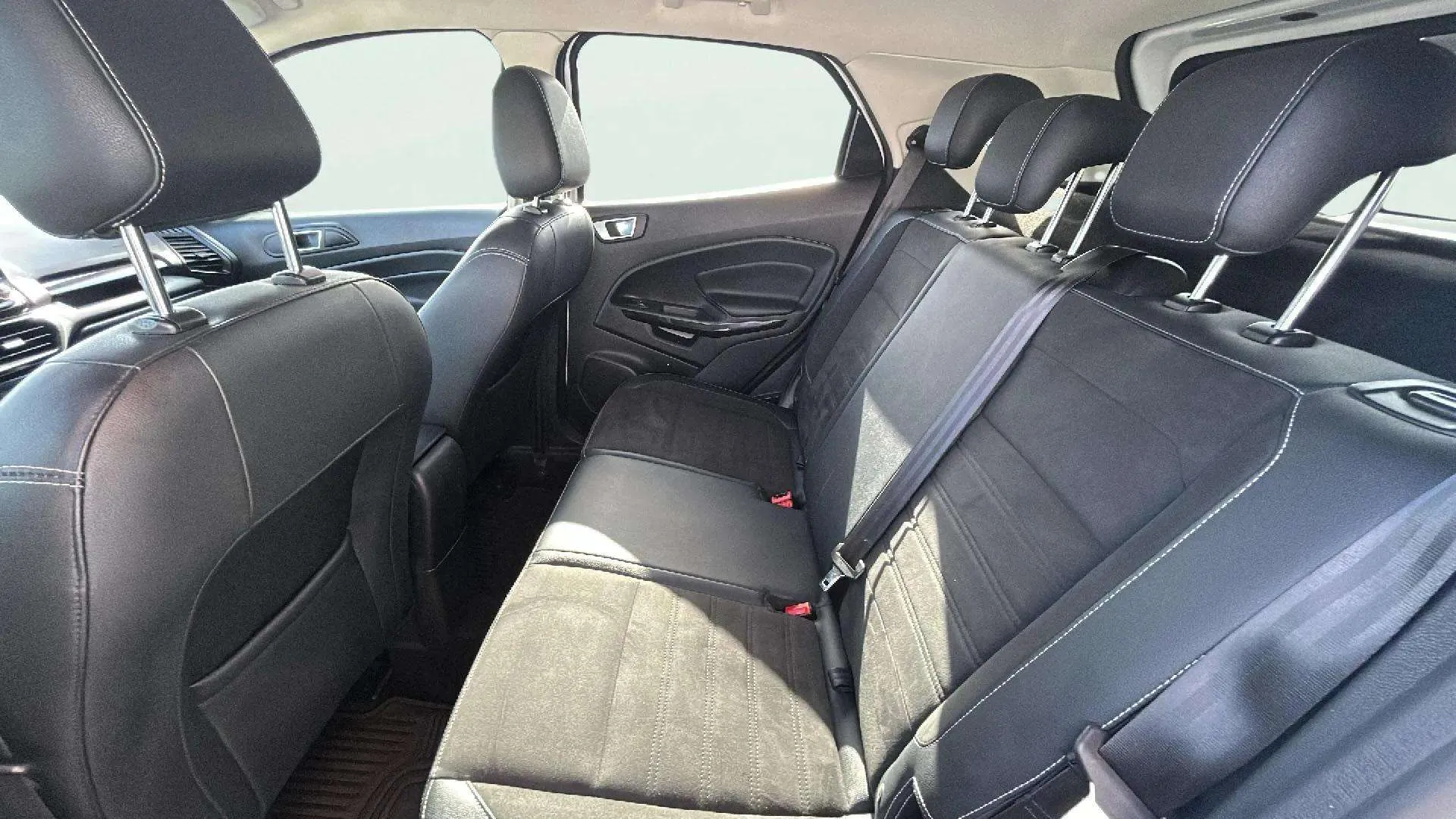 Ford EcoSport 1.0T EcoBoost ST Line - foto 10