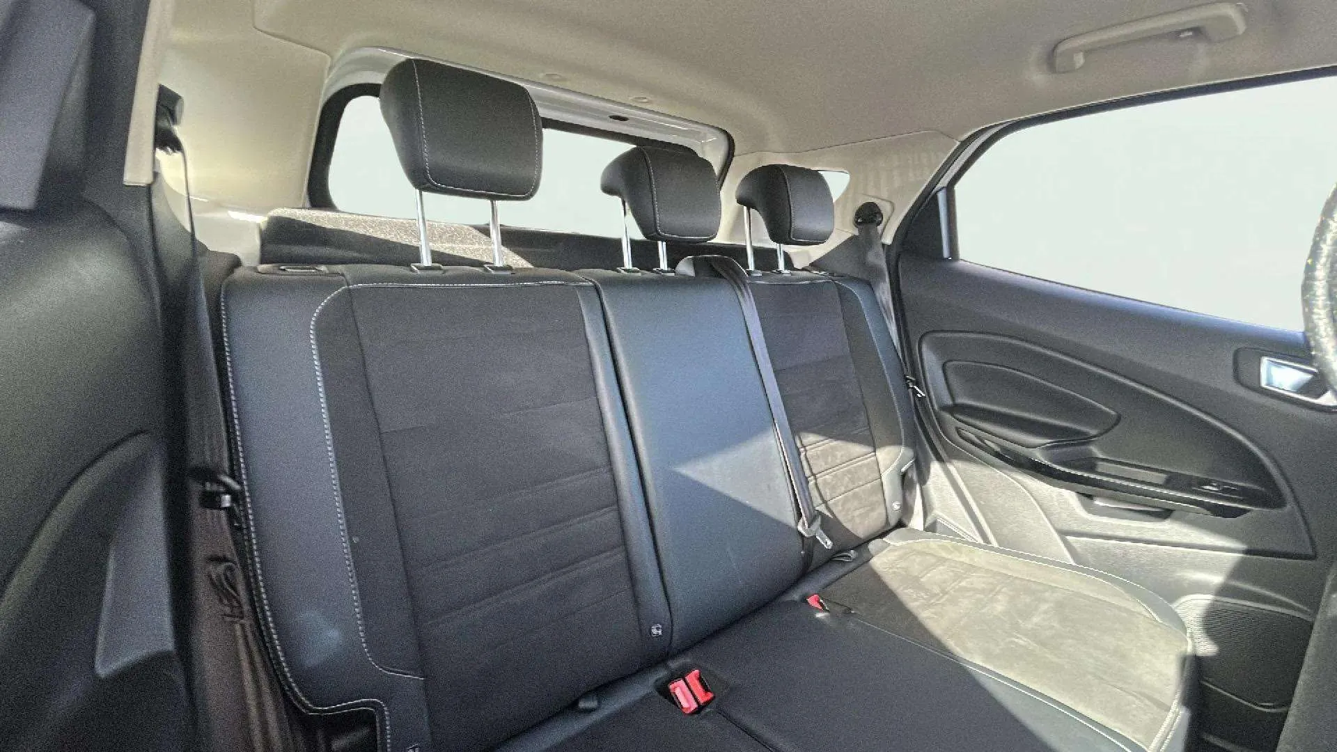 Ford EcoSport 1.0T EcoBoost ST Line - foto 22