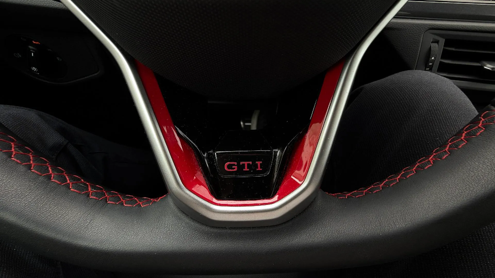 Volkswagen Polo GTI 2.0 TSI DSG - foto 25