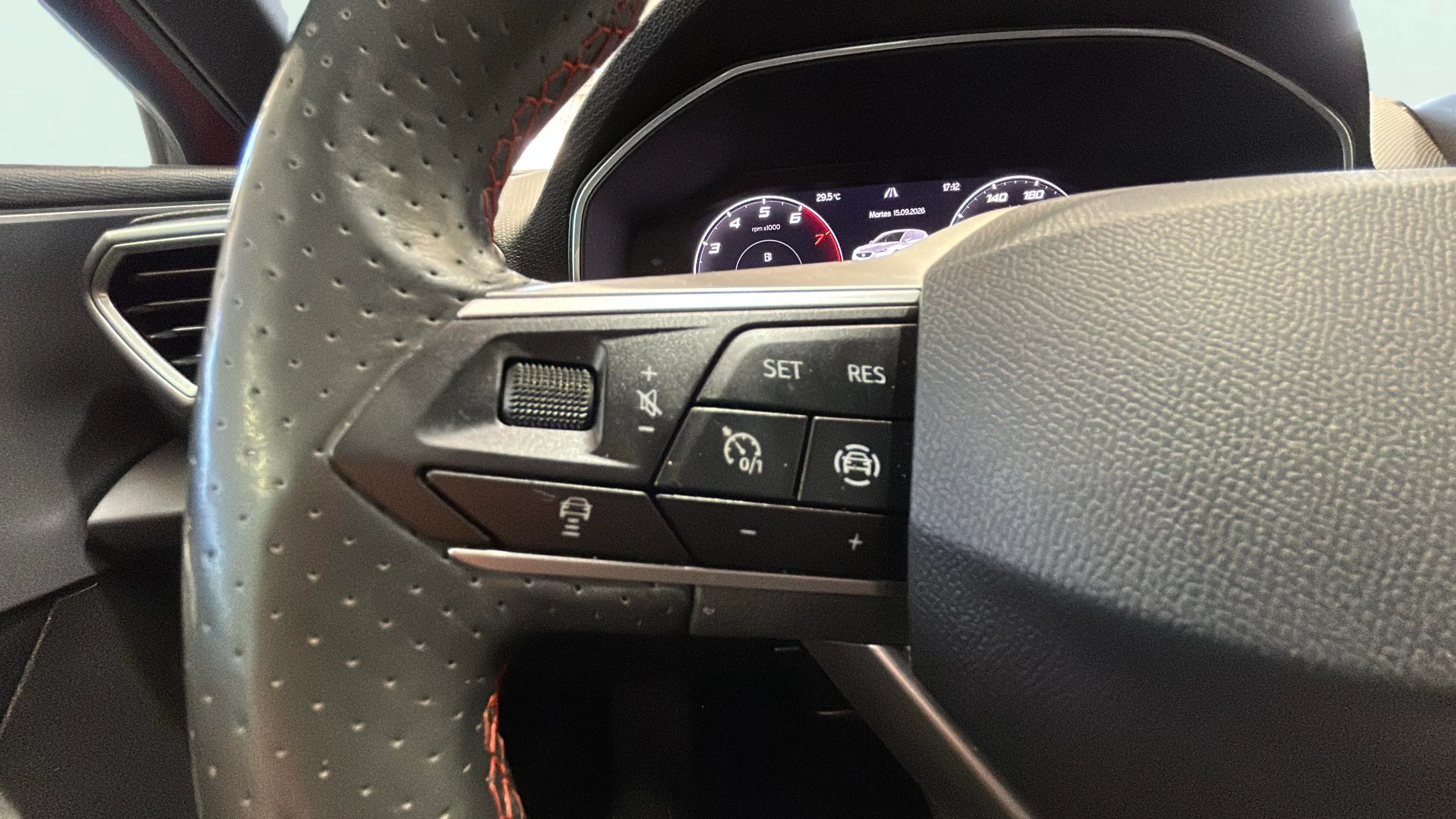 SEAT León 1.5 eTSI DSG-7 FR Launch P L - foto 19