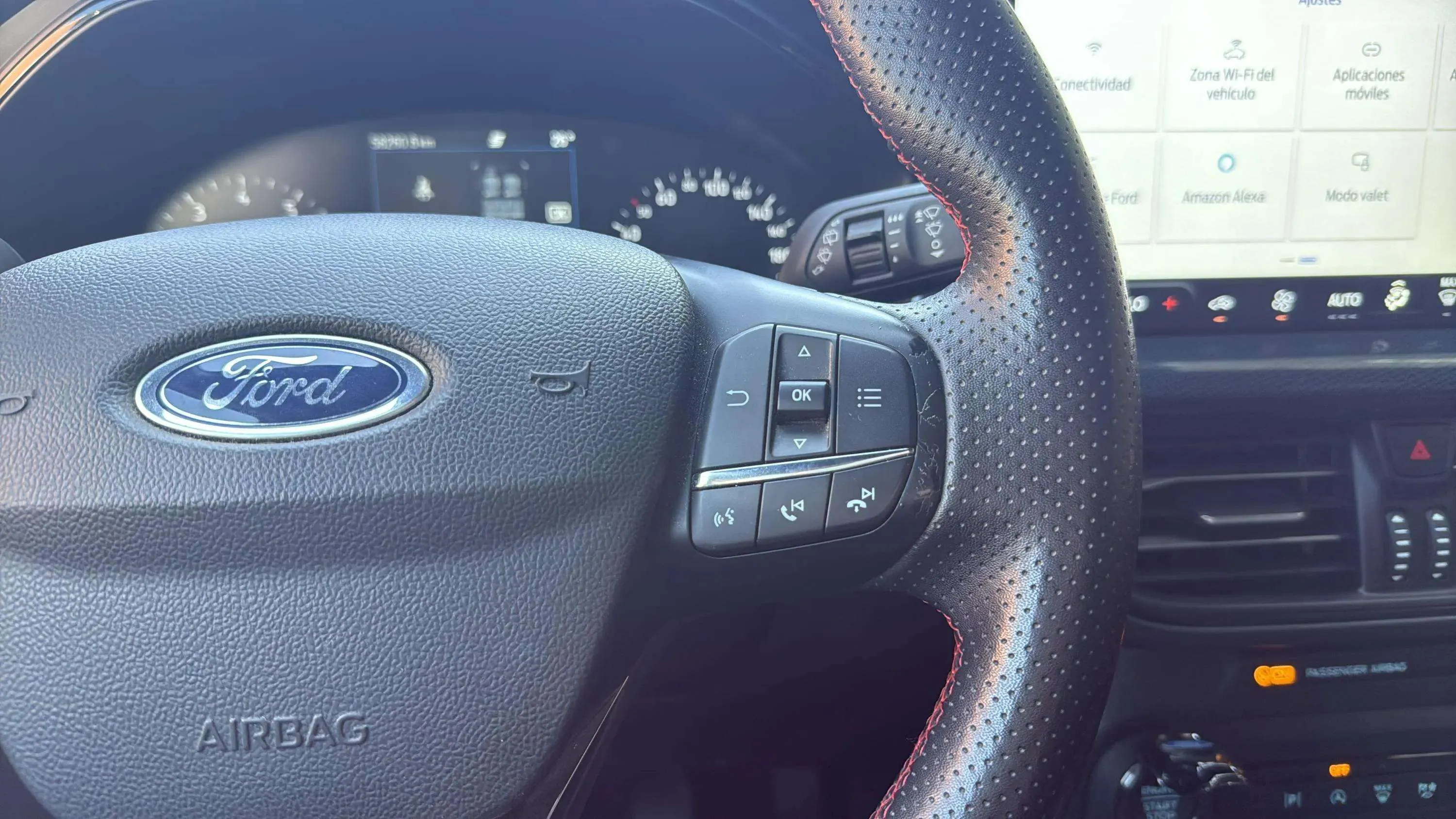 Ford Focus 1.0 EcoBoost MHEV ST-Line - foto 19