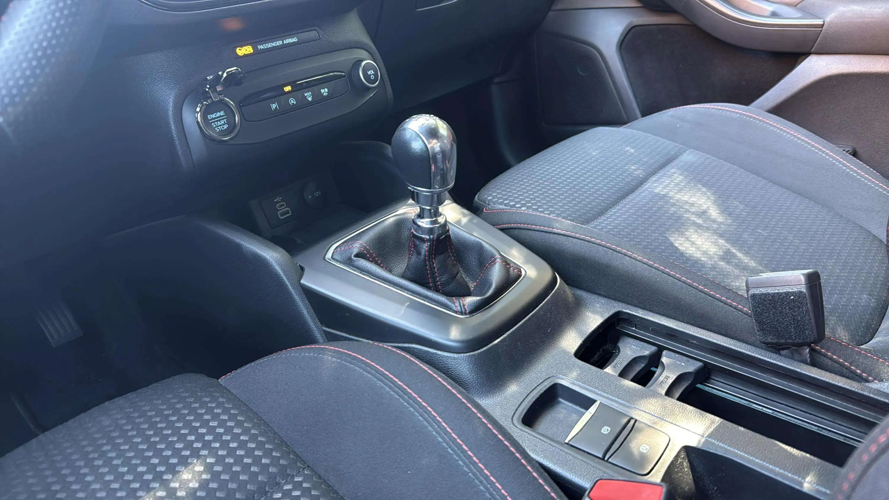 Ford Focus 1.0 EcoBoost MHEV ST-Line - foto 28
