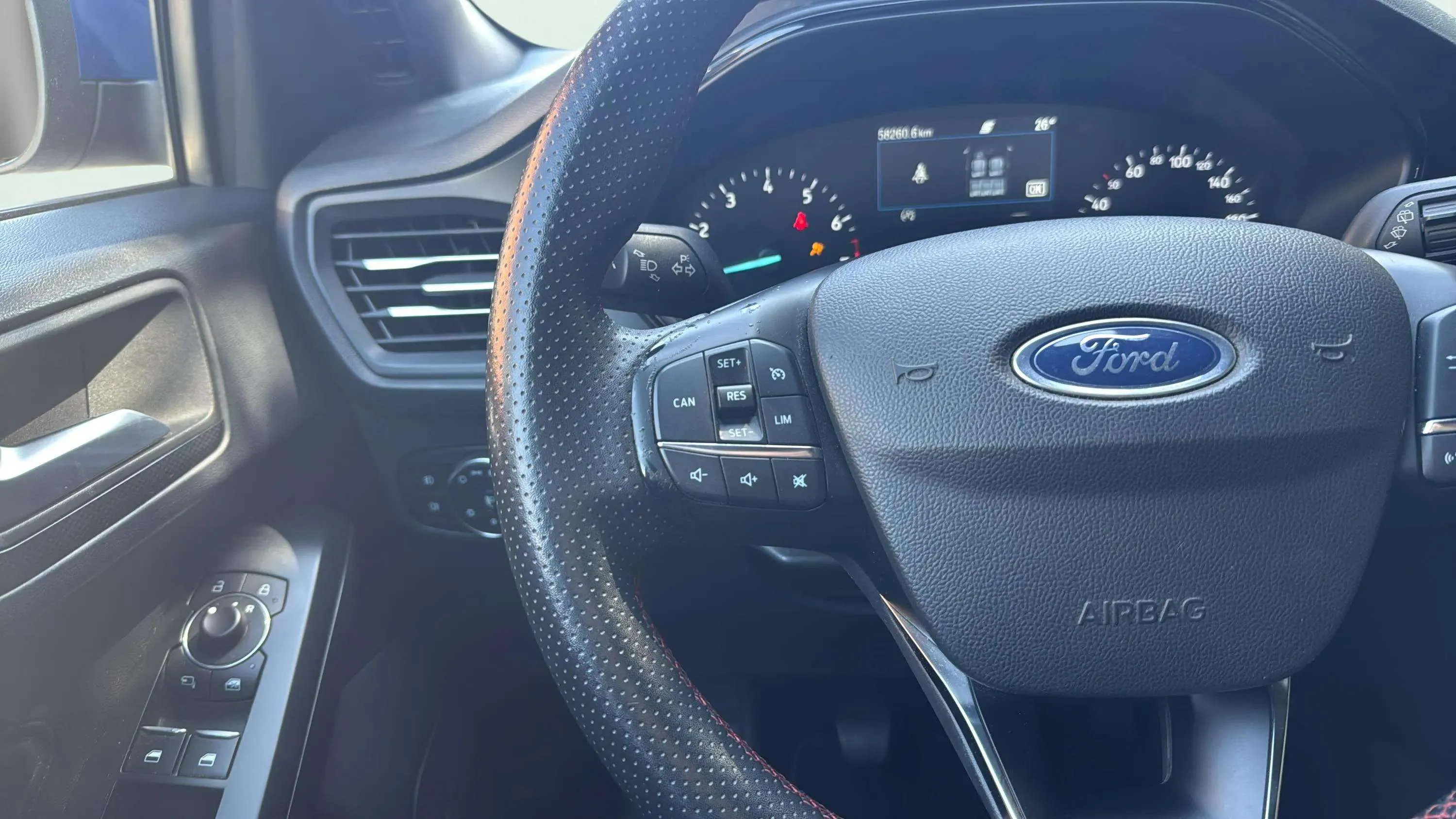 Ford Focus 1.0 EcoBoost MHEV ST-Line - foto 18