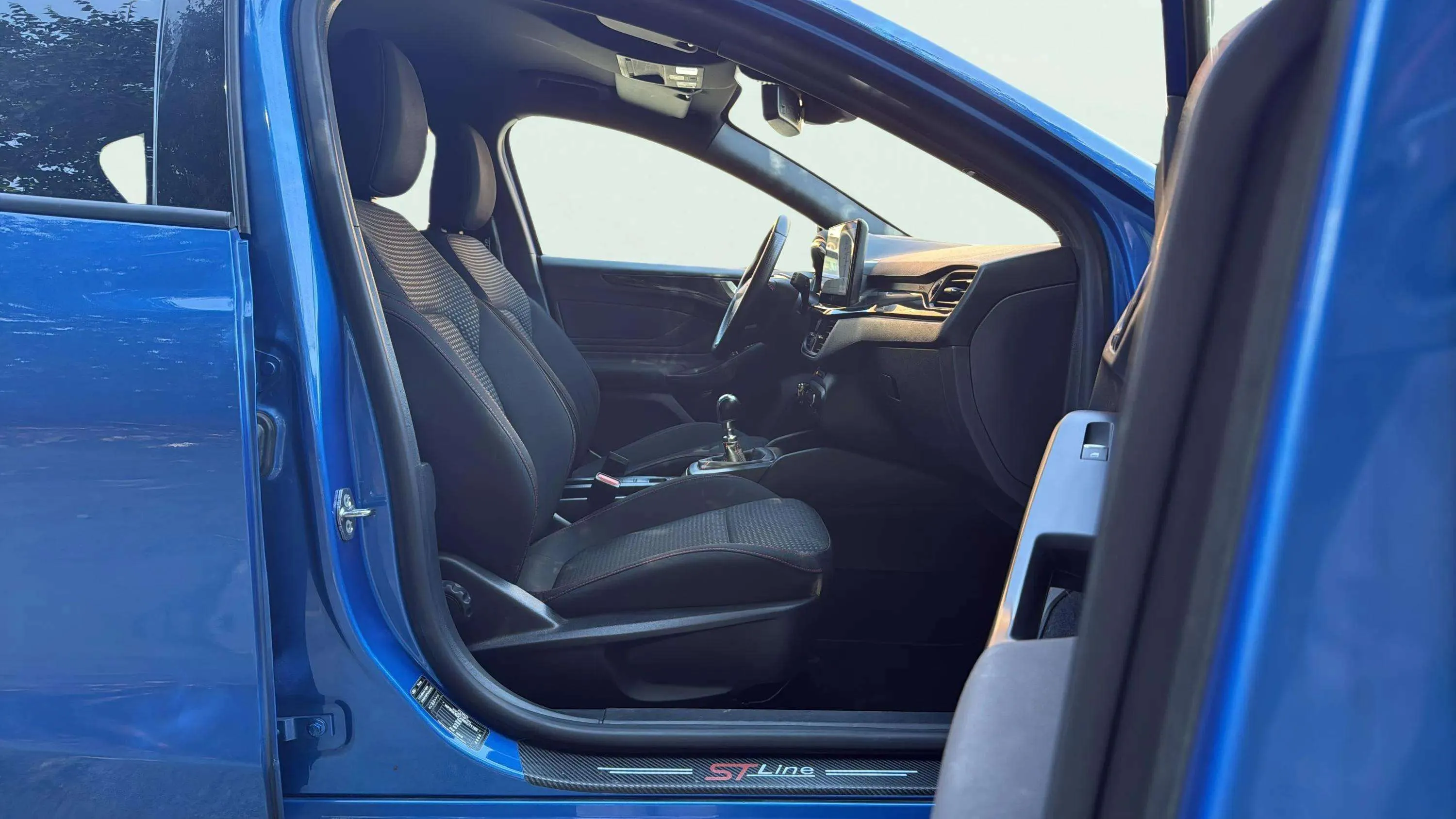 Ford Focus 1.0 EcoBoost MHEV ST-Line - foto 11