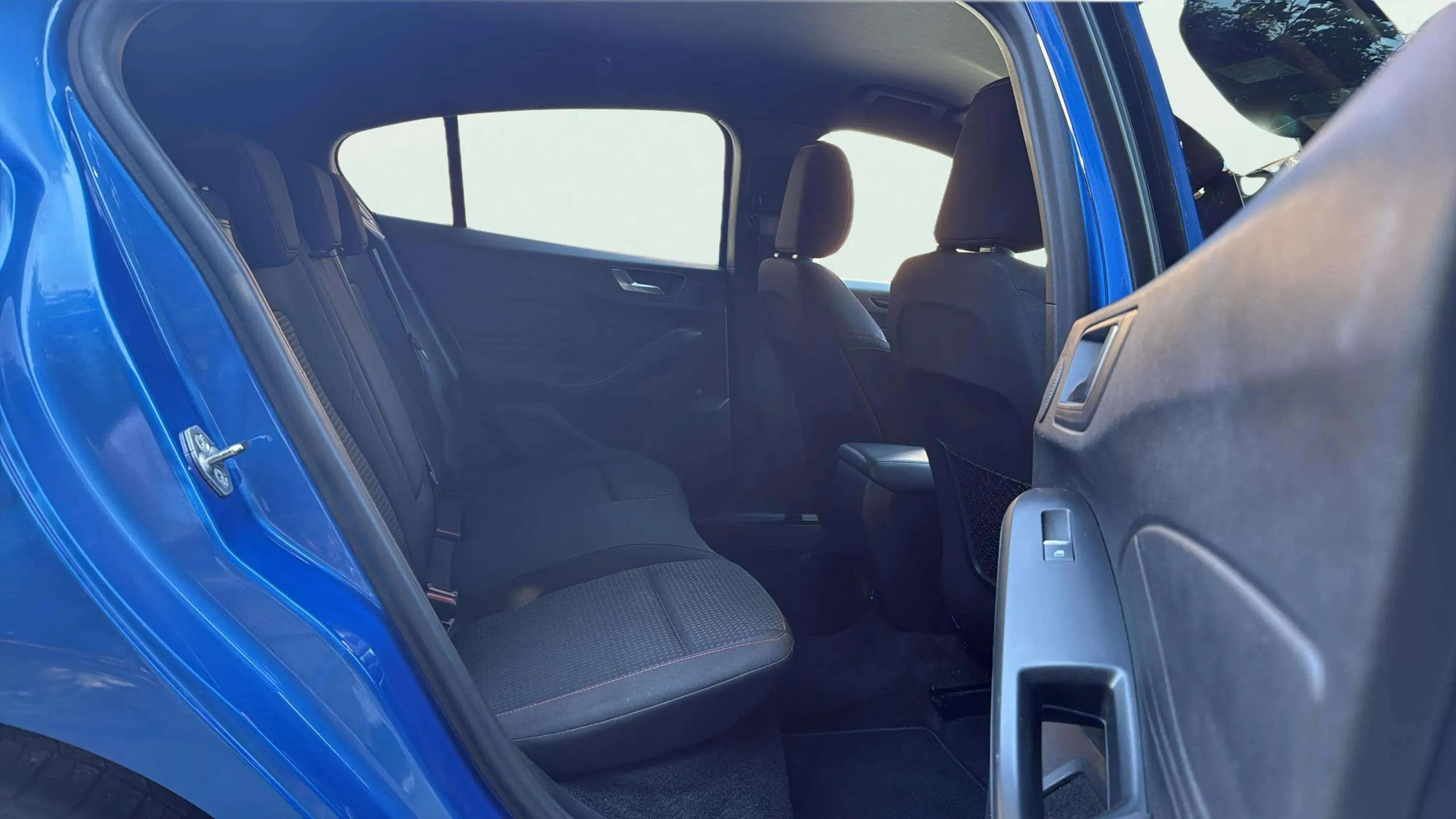 Ford Focus 1.0 EcoBoost MHEV ST-Line - foto 12