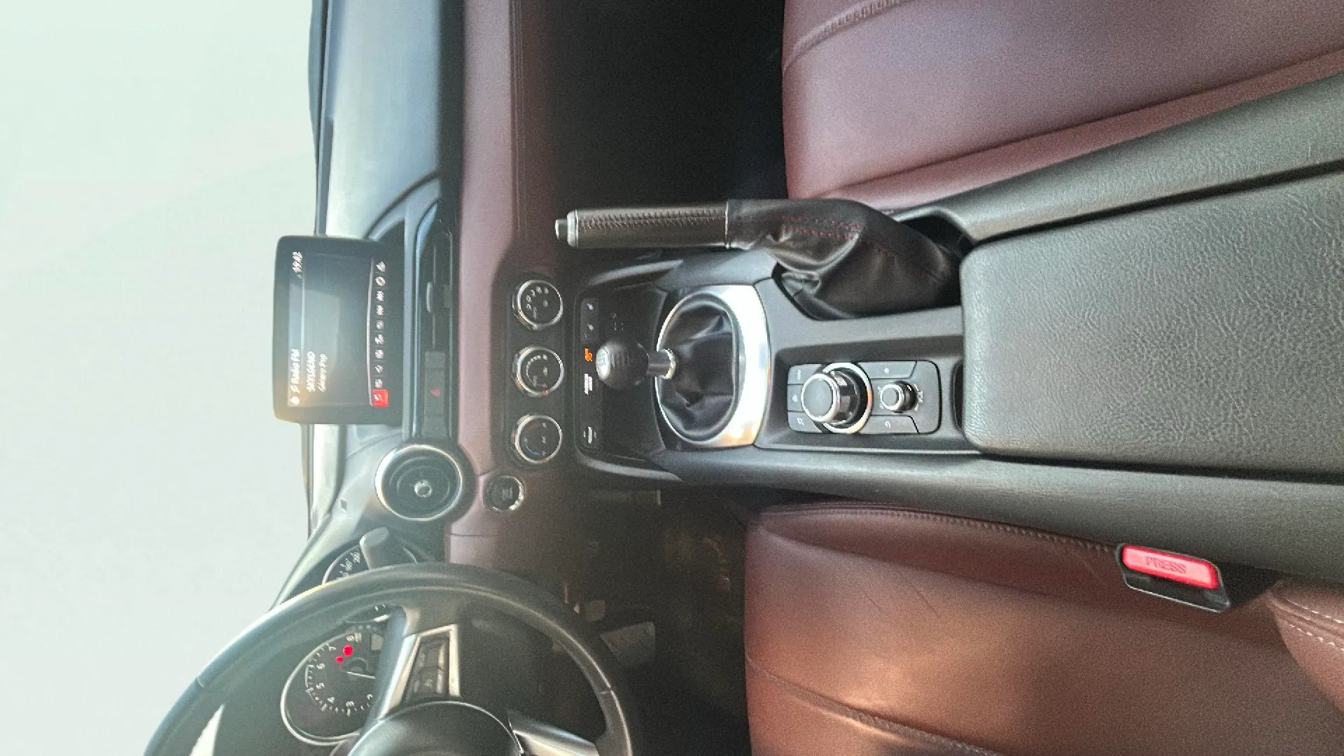 Mazda MX-5 1.5 Evolution Nav ST - foto 9