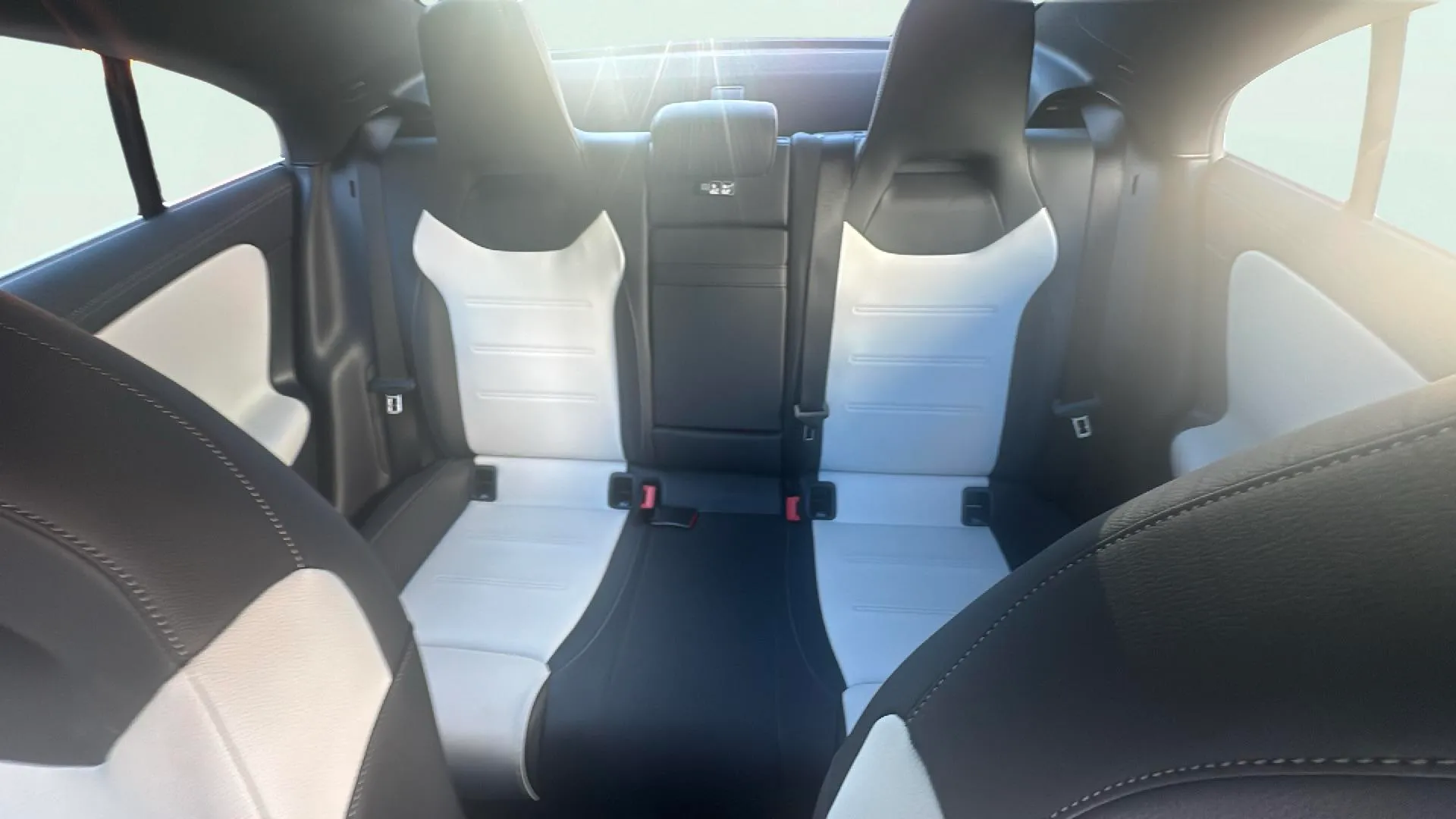 Mercedes-Benz CLA 200 D DCT - foto 15