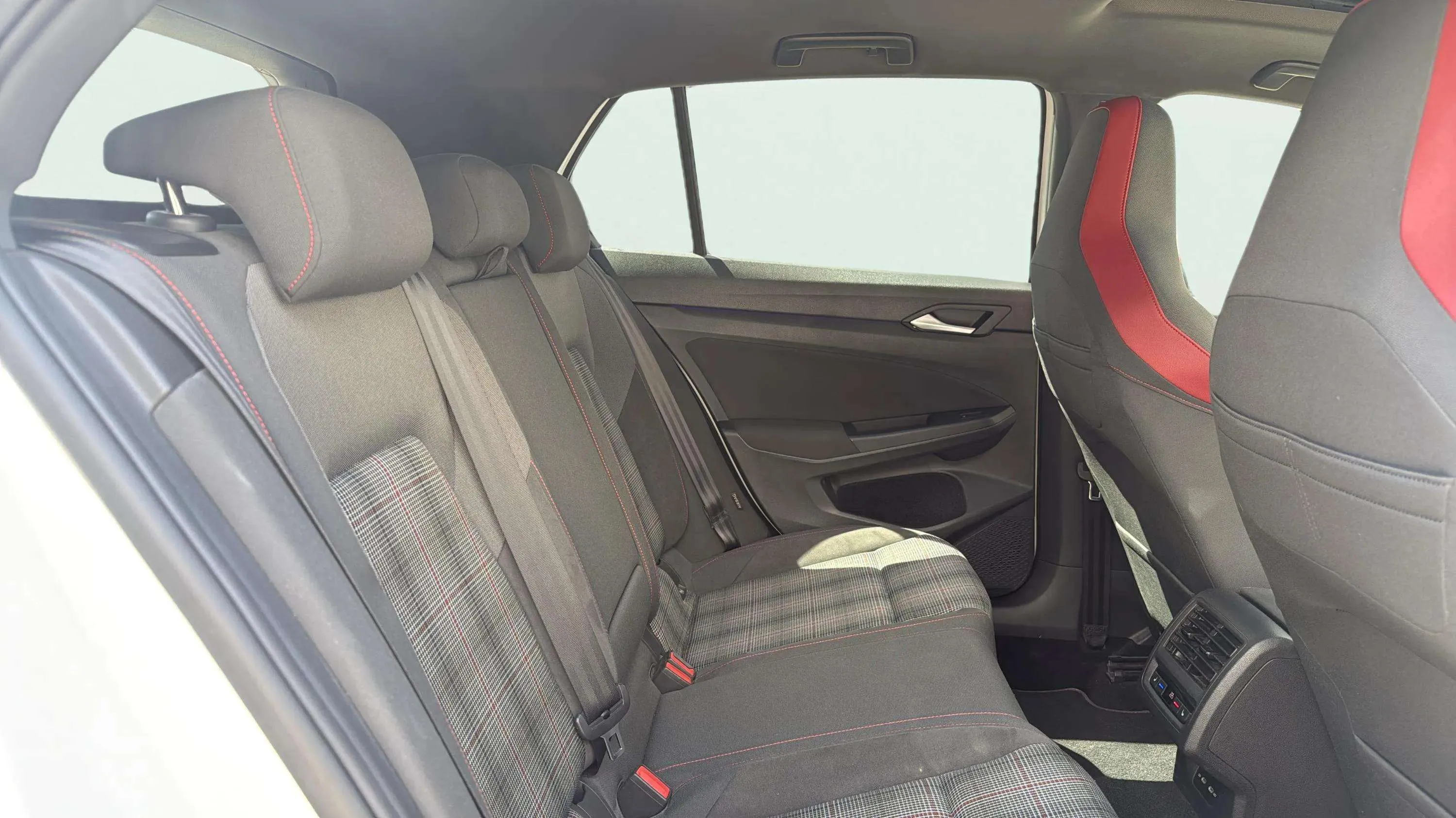 Volkswagen Golf GTI 2.0 TSI DSG - foto 13