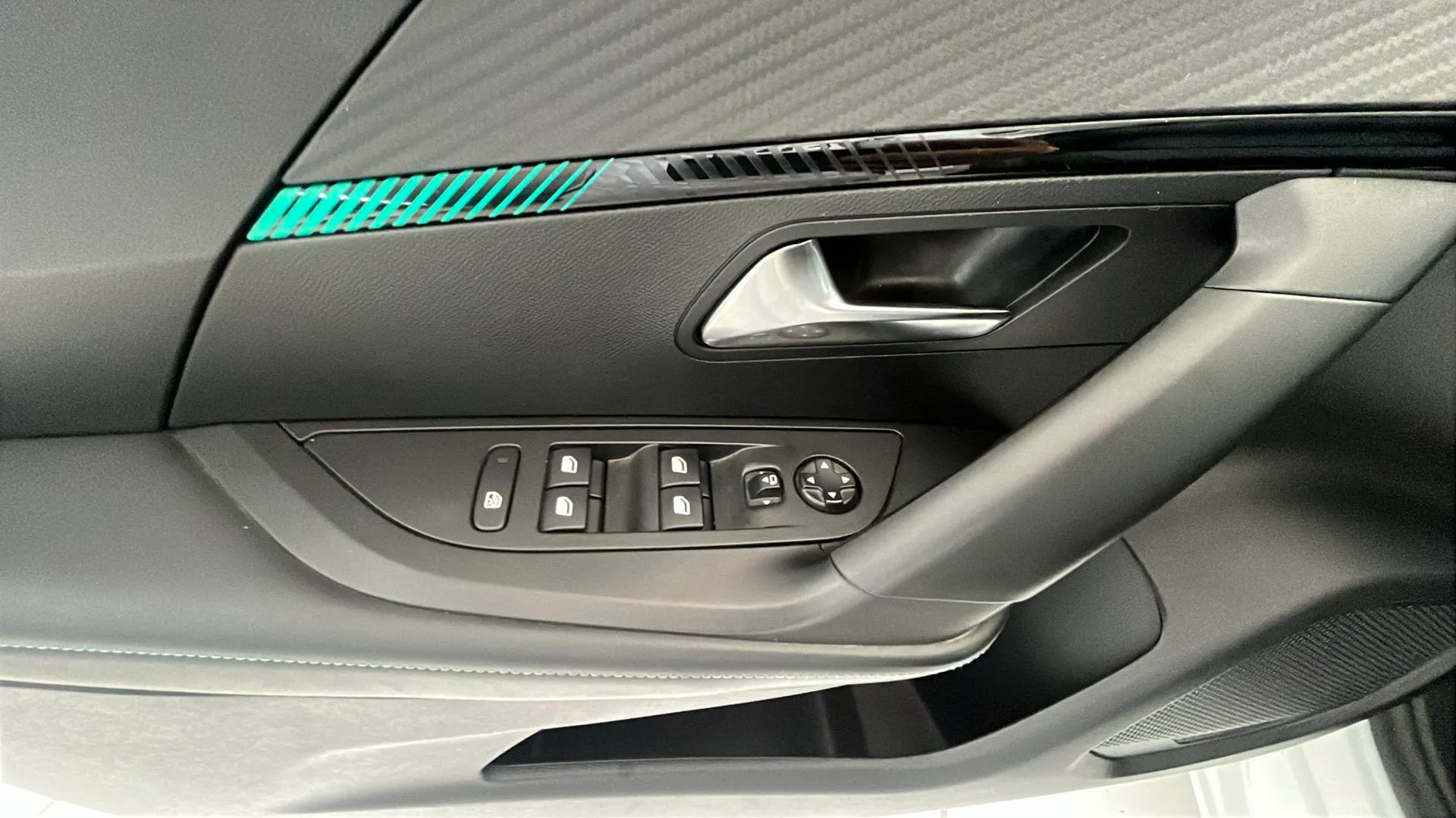 Peugeot 2008 Allure Pack BlueHDi - foto 21