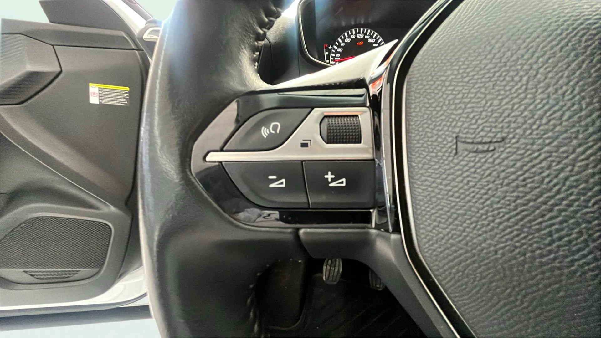 Peugeot 2008 Allure Pack BlueHDi - foto 23