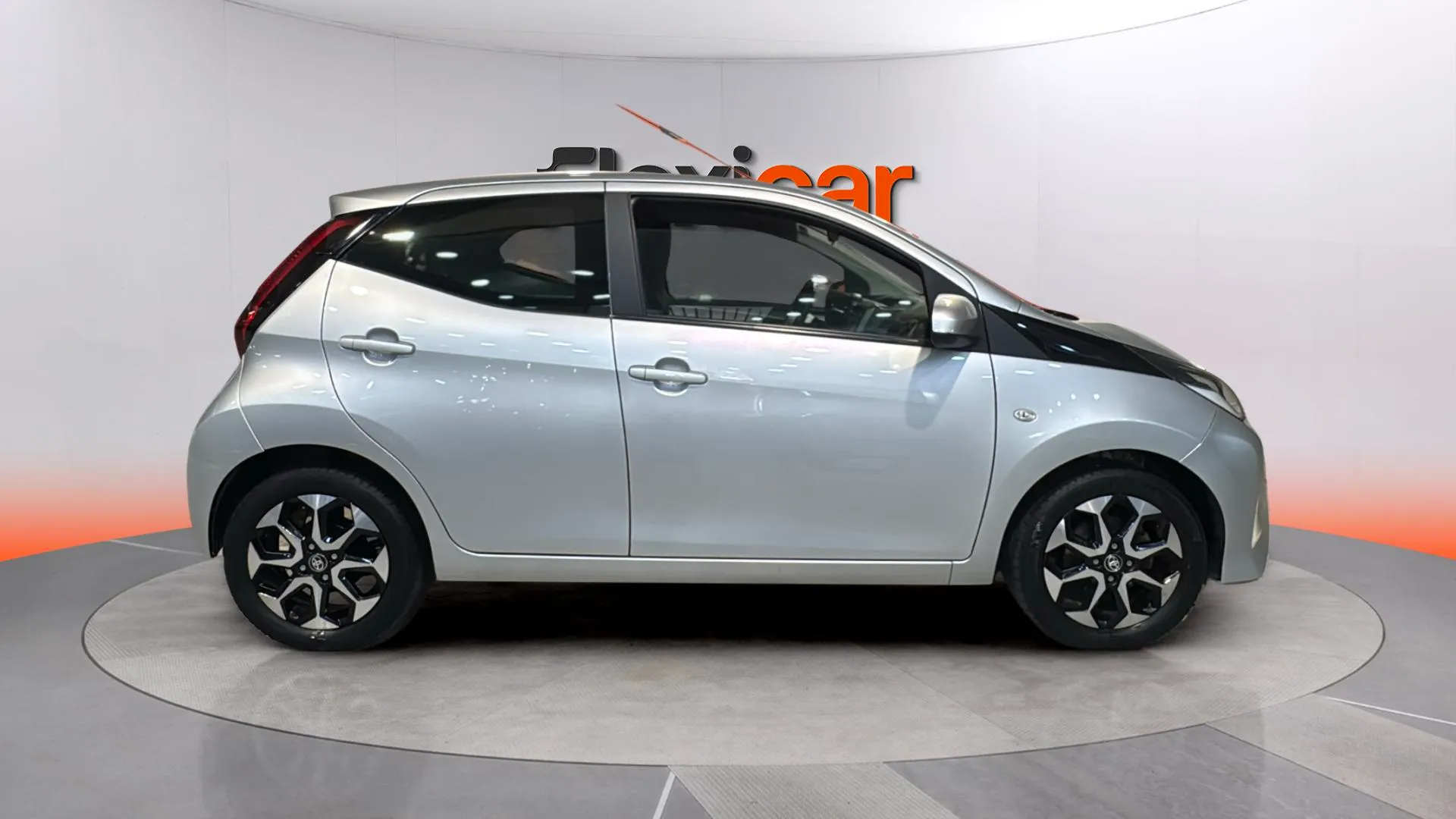 Toyota Aygo 1.0 70 x-play - foto 8