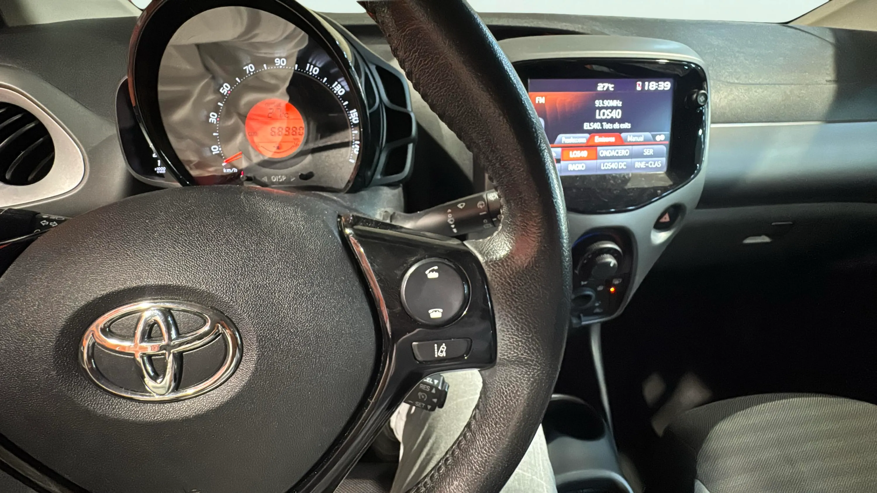 Toyota Aygo 1.0 70 x-play - foto 17