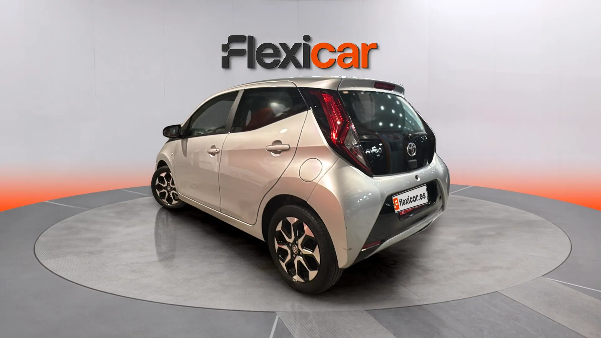 Toyota Aygo 1.0 70 x-play - foto 5