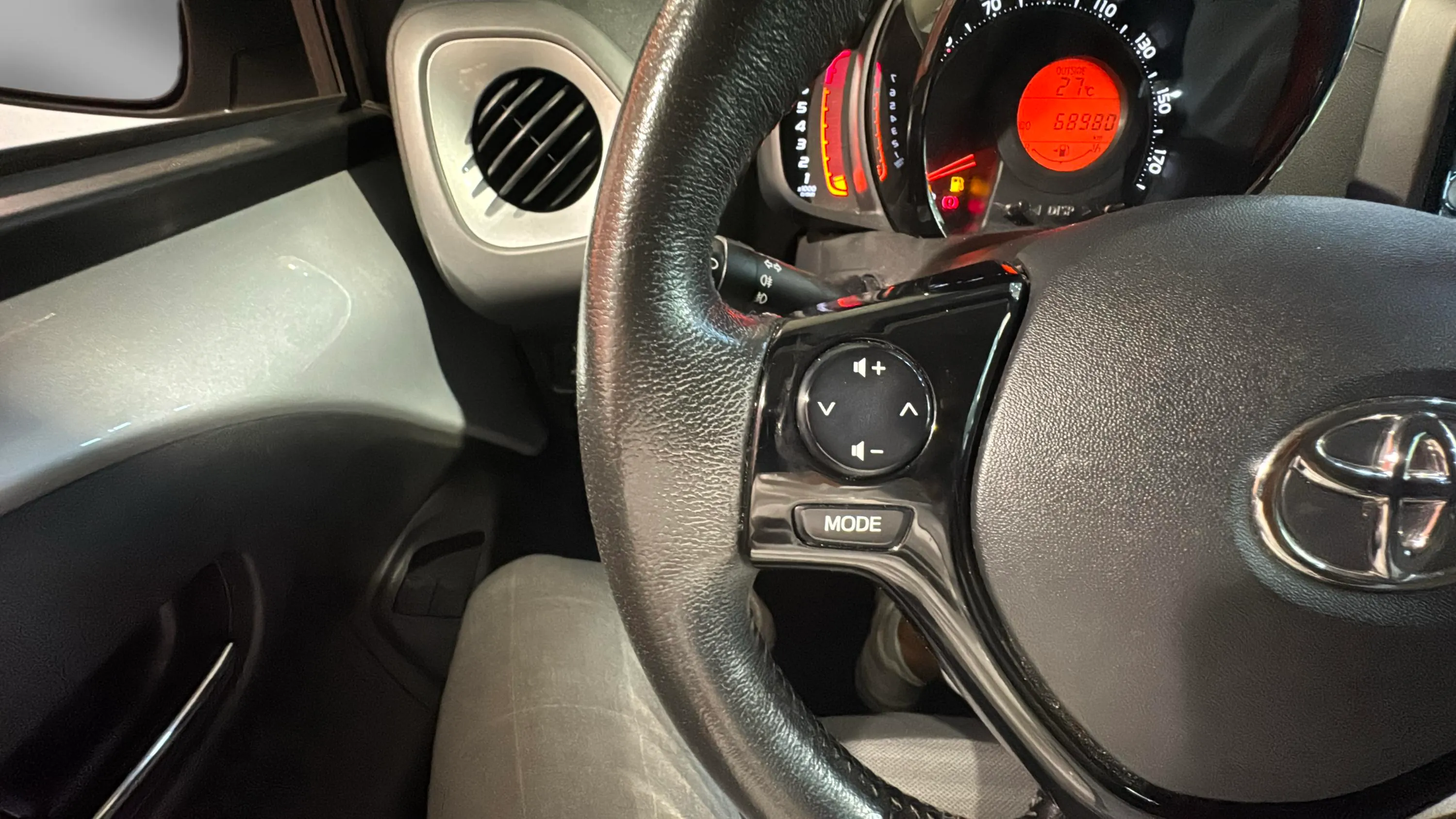 Toyota Aygo 1.0 70 x-play - foto 16