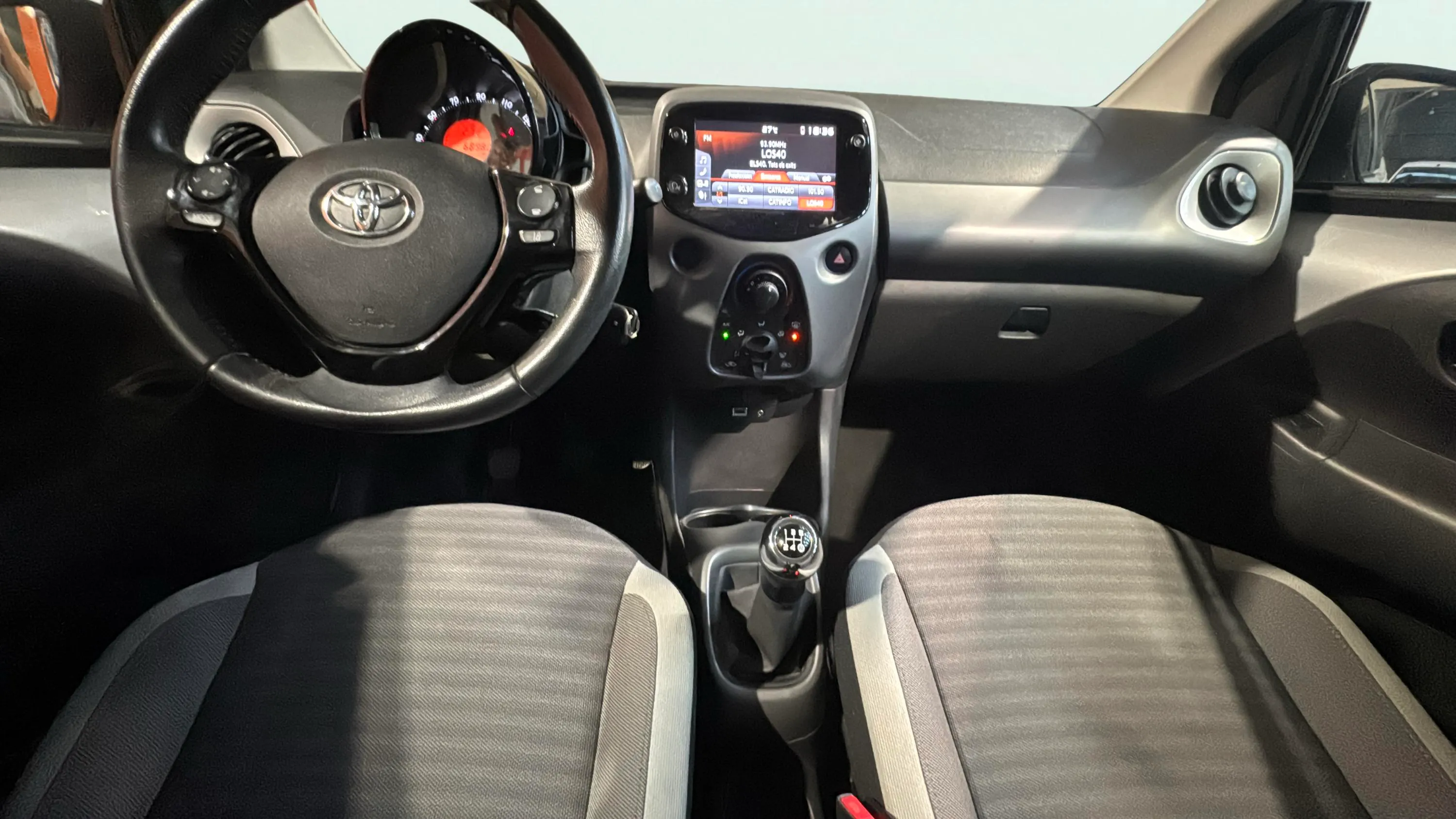 Toyota Aygo 1.0 70 x-play - foto 13