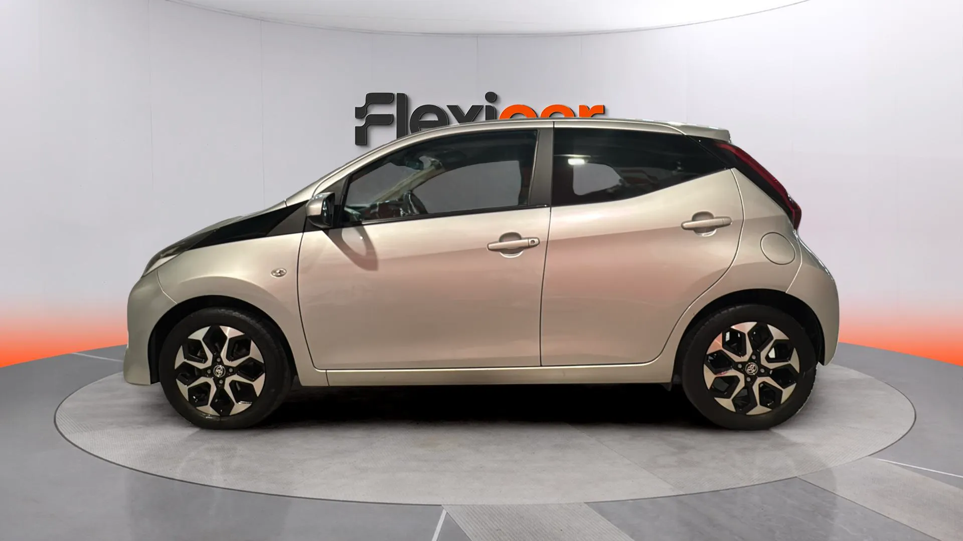 Toyota Aygo 1.0 70 x-play - foto 4