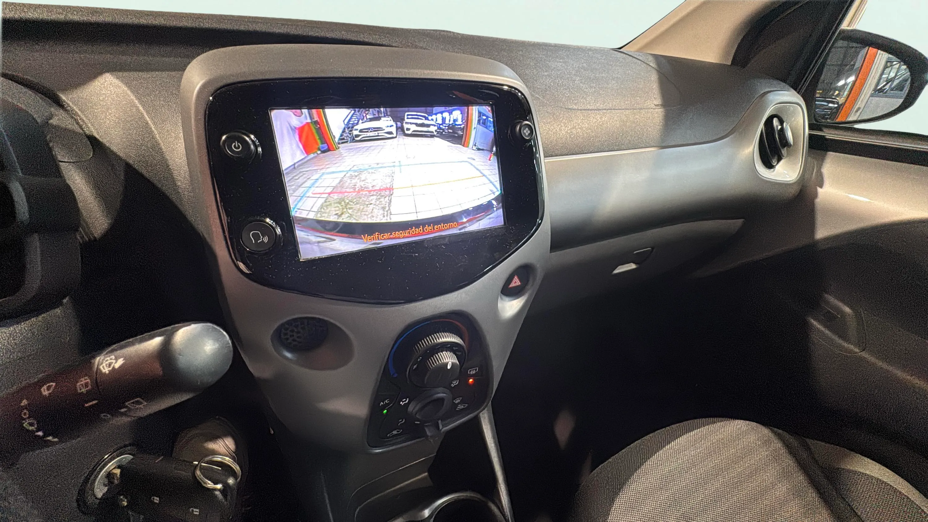 Toyota Aygo 1.0 70 x-play - foto 21