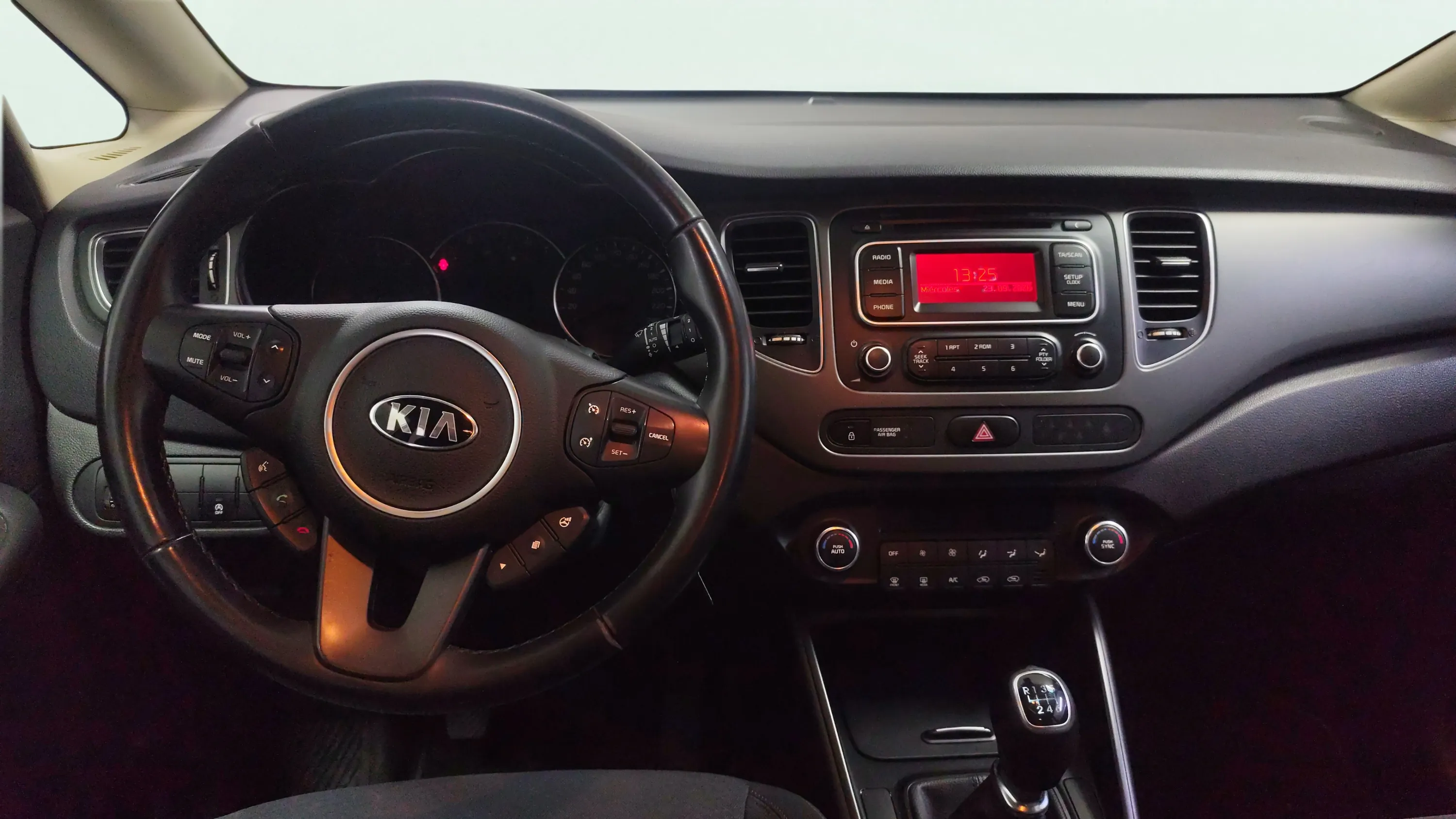 Kia Carens 1.7 CRDi VGT Basic Eco-Dyn - foto 11