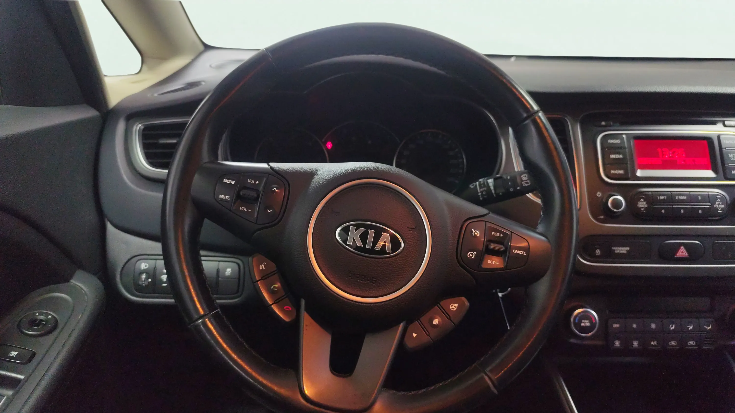 Kia Carens 1.7 CRDi VGT Basic Eco-Dyn - foto 13