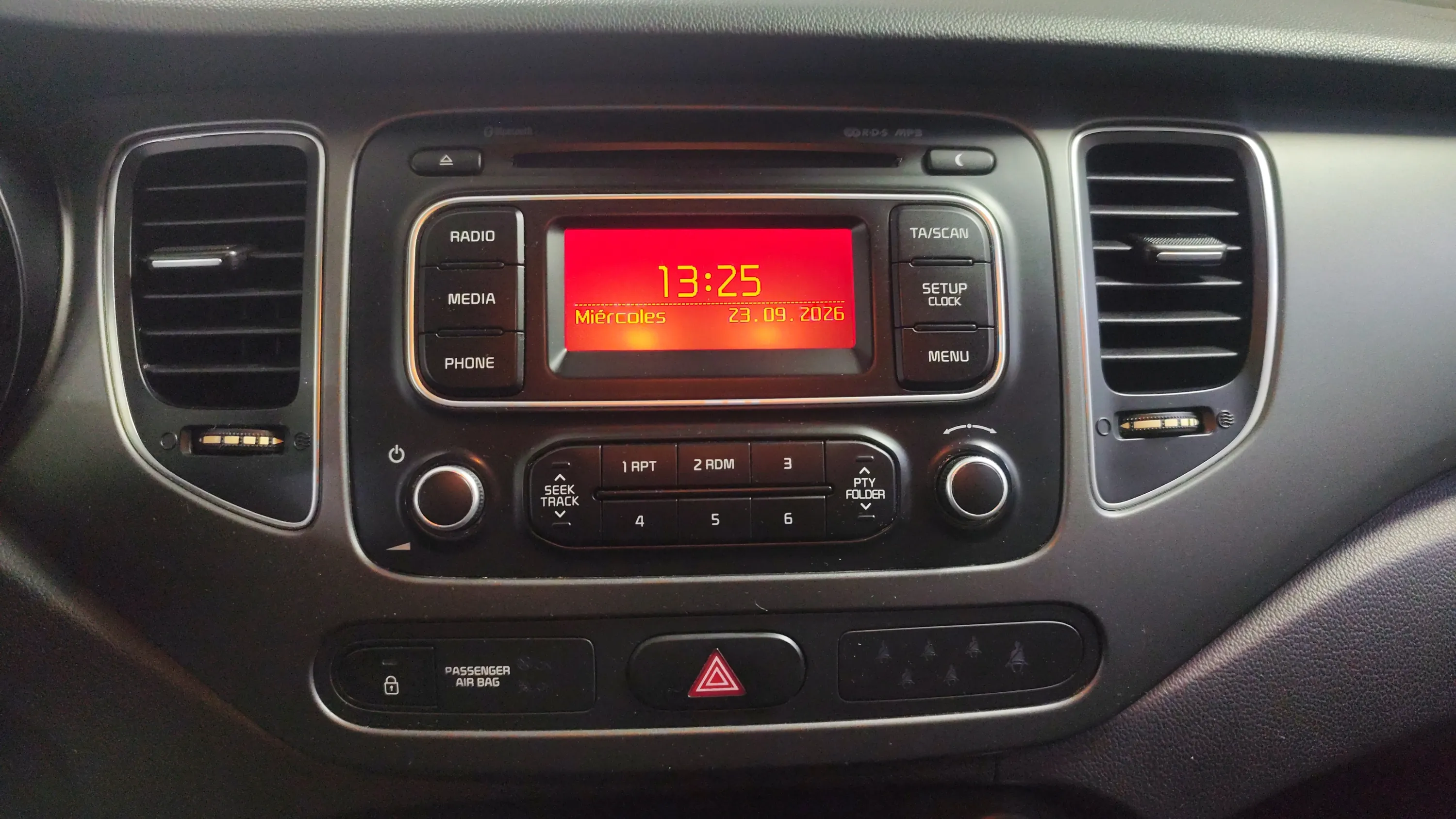 Kia Carens 1.7 CRDi VGT Basic Eco-Dyn - foto 12