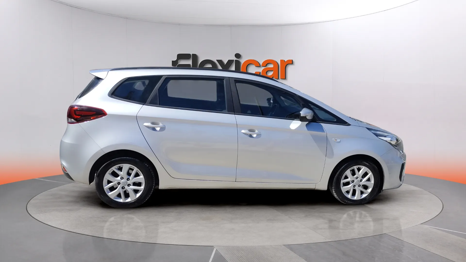 Kia Carens 1.7 CRDi VGT Basic Eco-Dyn - foto 8
