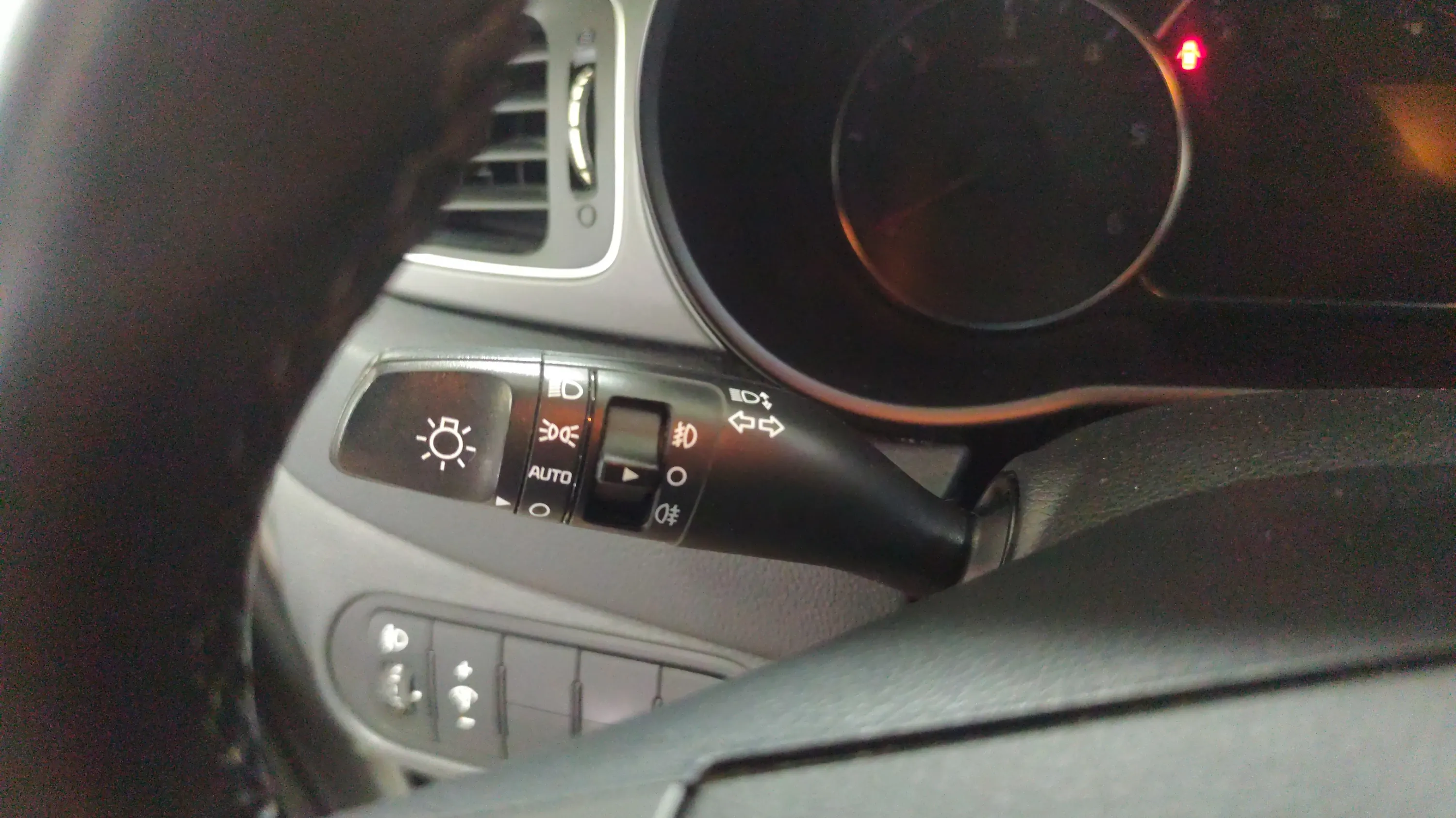 Kia Carens 1.7 CRDi VGT Basic Eco-Dyn - foto 20