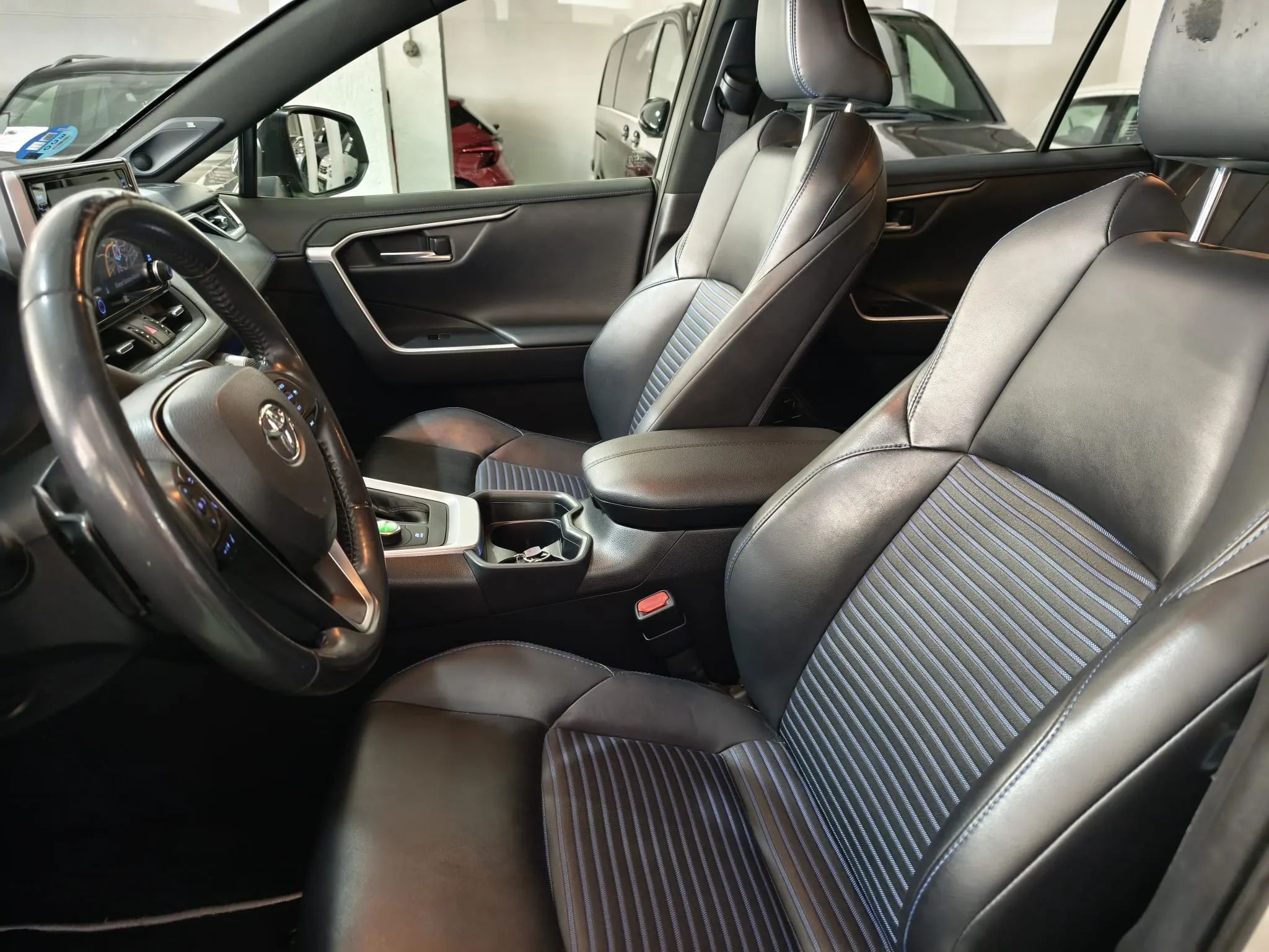 Toyota RAV4 2.5l 220H Advance 4WD - foto 15