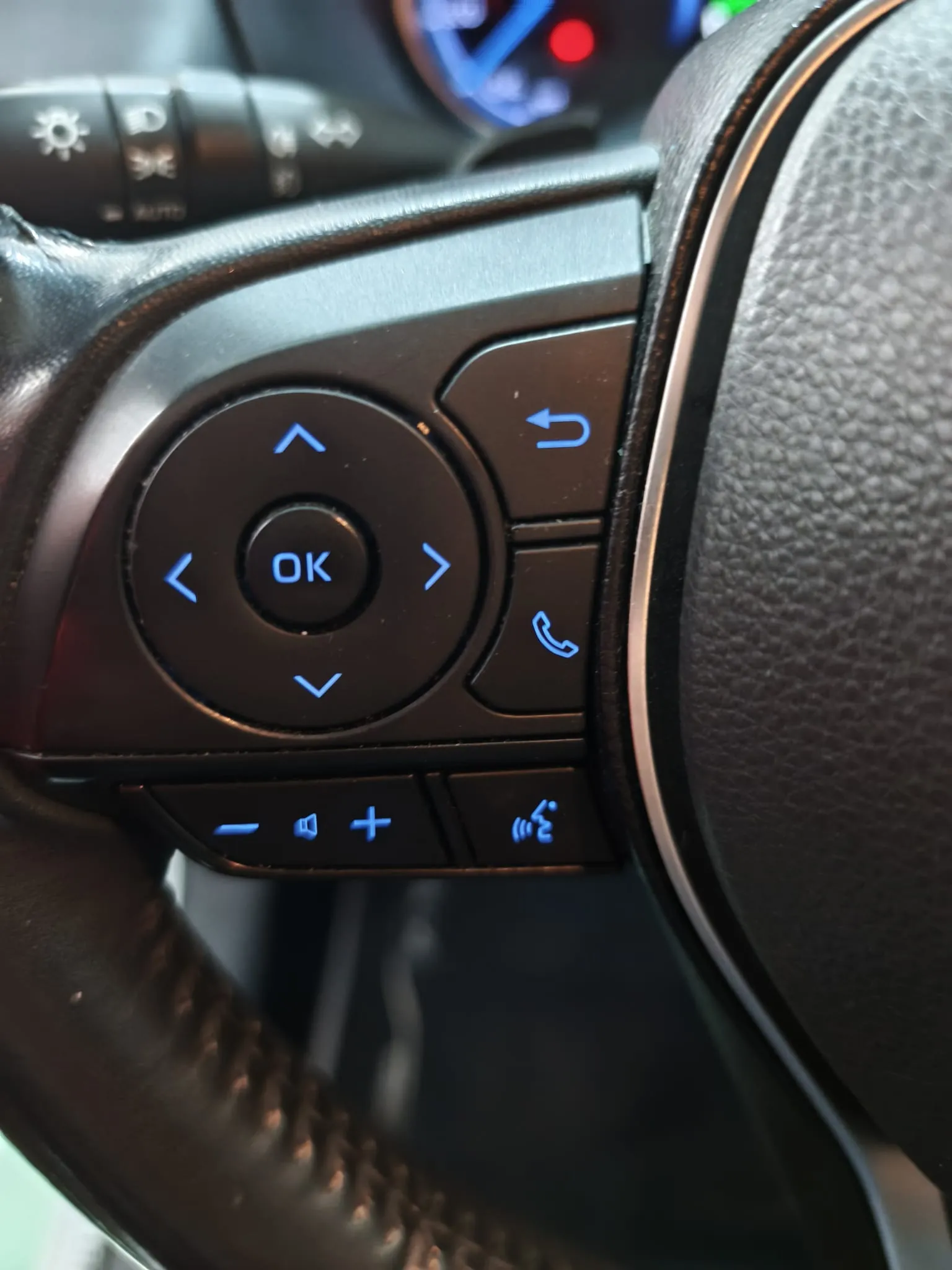 Toyota RAV4 2.5l 220H Advance 4WD - foto 10
