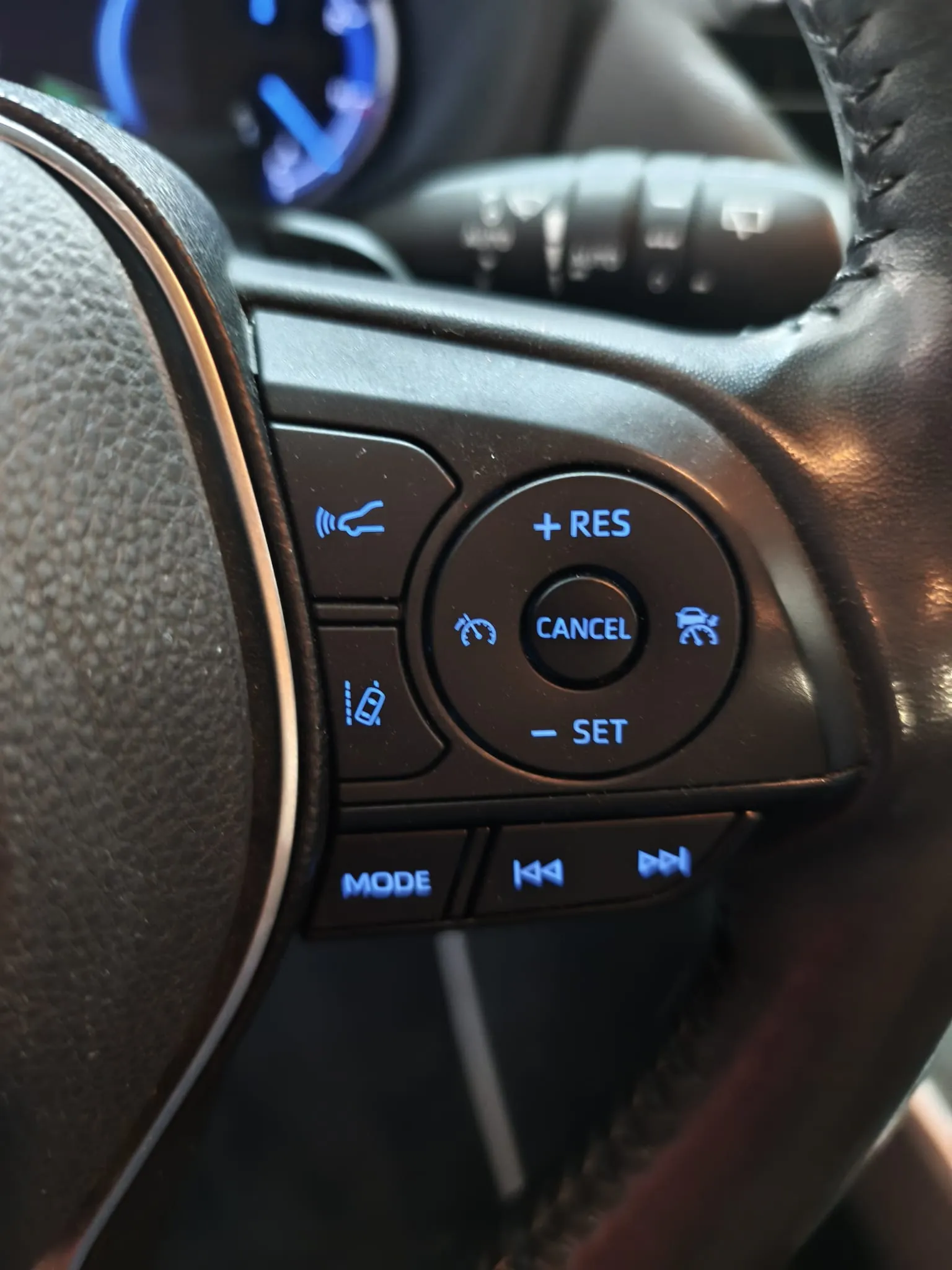 Toyota RAV4 2.5l 220H Advance 4WD - foto 16
