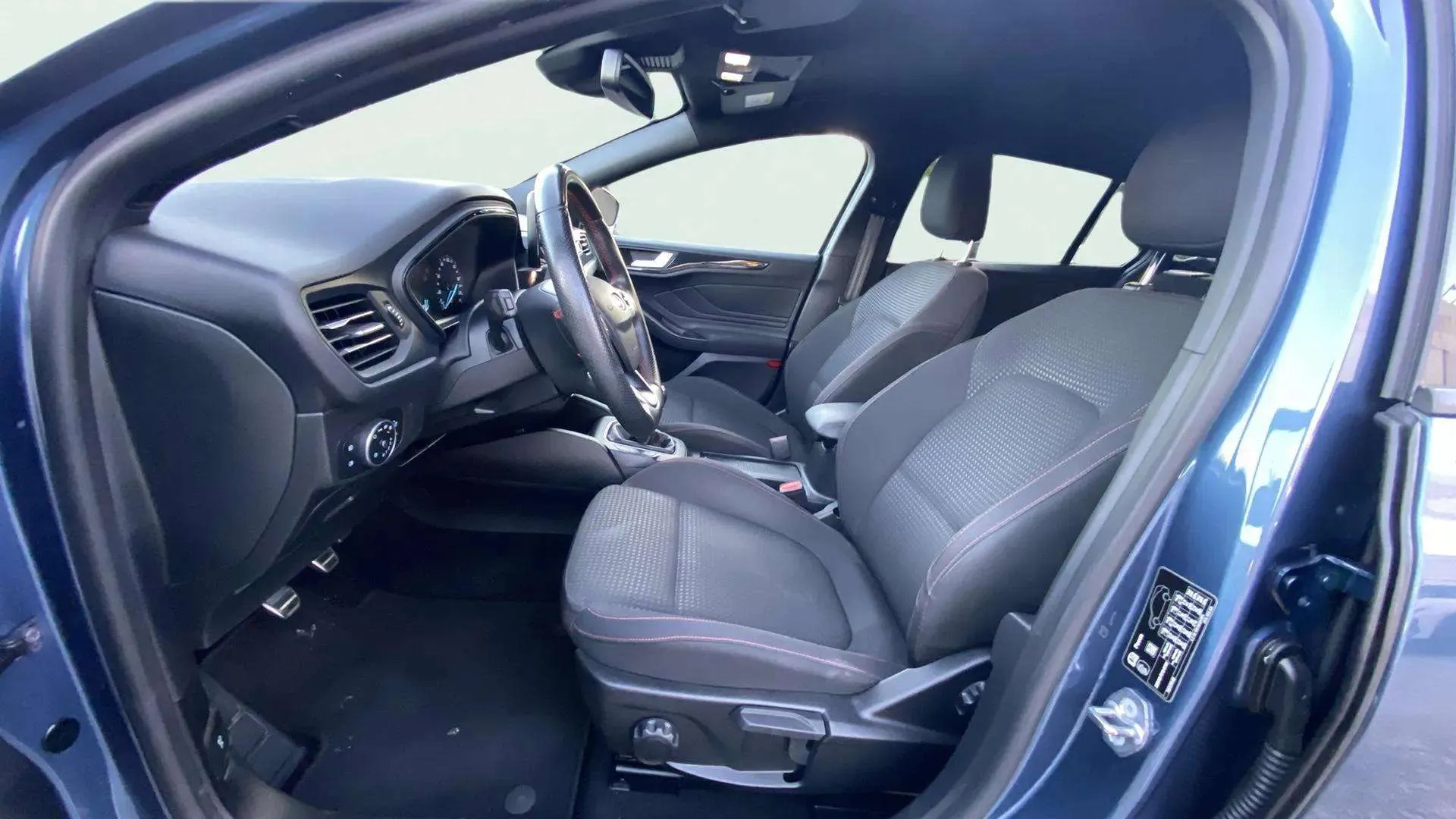 Ford Focus 1.0 EcoBoost ST-Line SB - foto 16