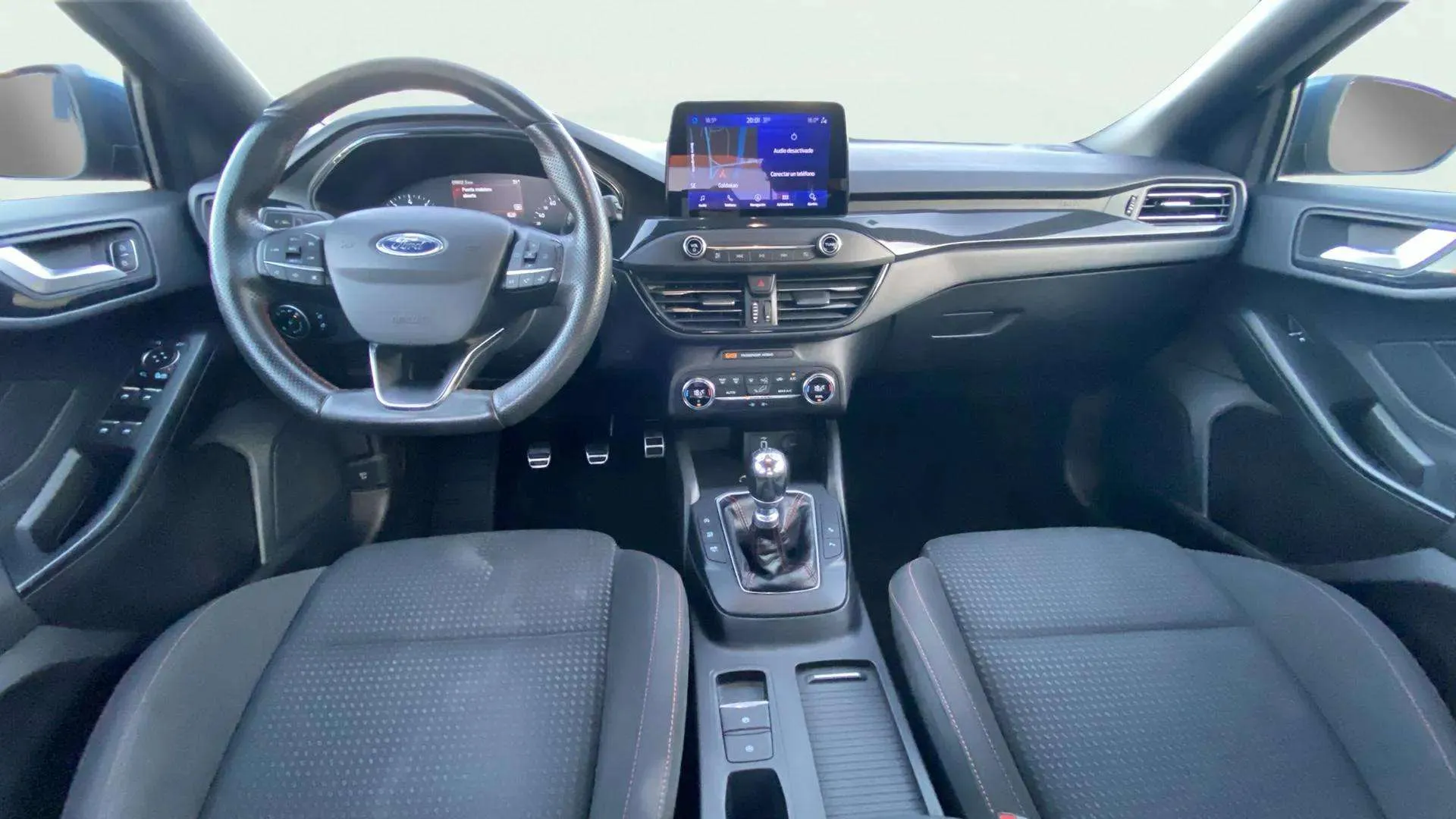 Ford Focus 1.0 EcoBoost ST-Line SB - foto 11