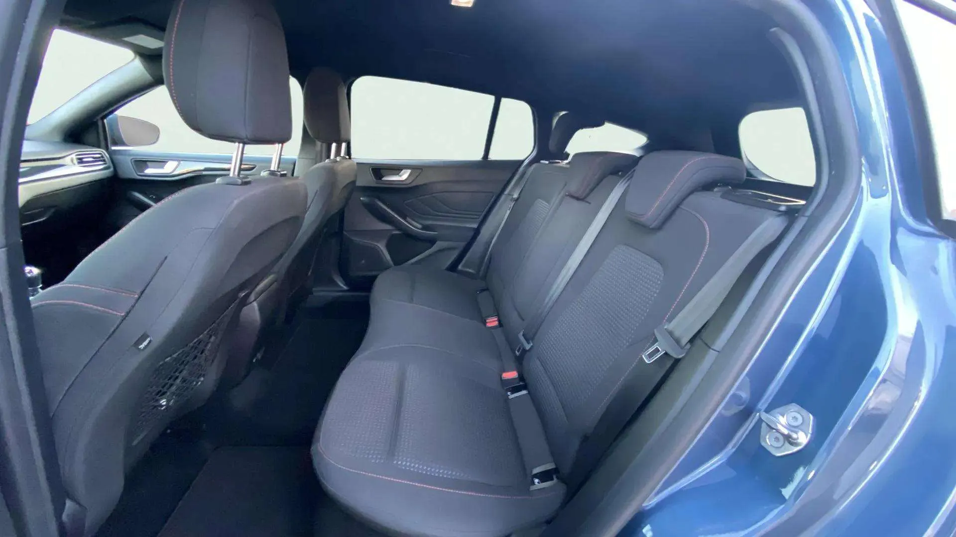 Ford Focus 1.0 EcoBoost ST-Line SB - foto 17