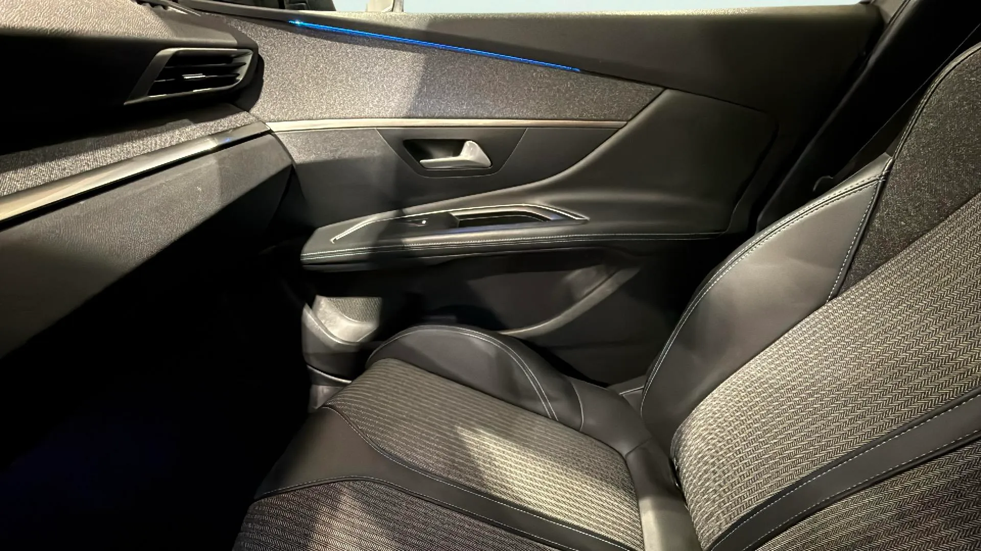 Peugeot 3008 1.6 PureTech GT EAT8 - foto 17