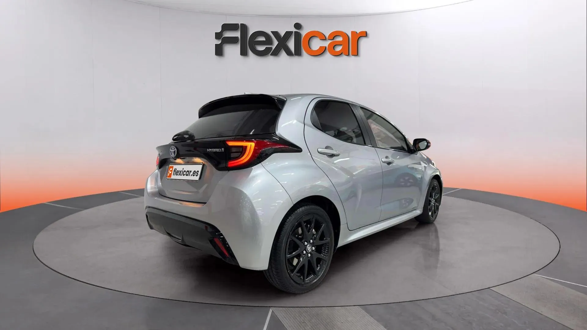 Toyota Yaris 1.5 120H Active Tech - foto 7