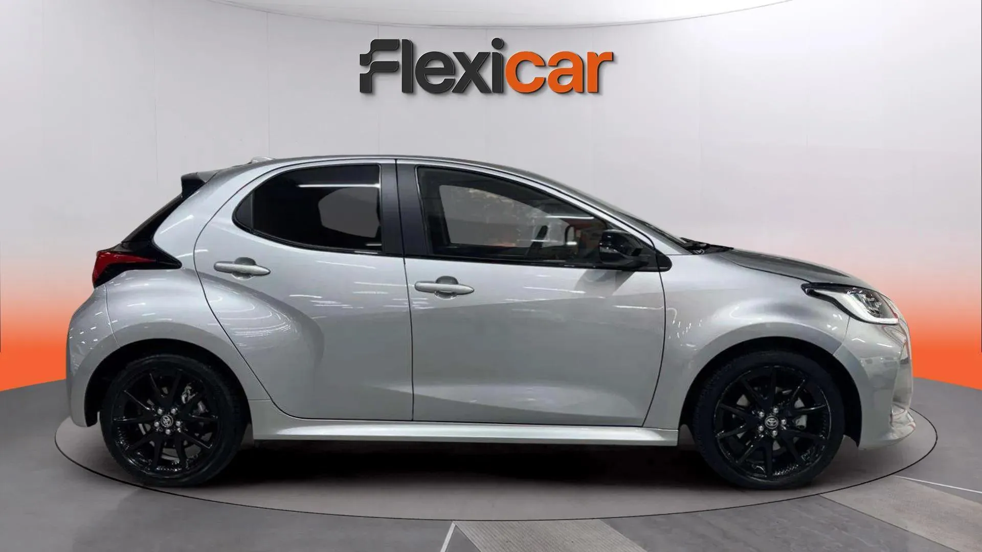 Toyota Yaris 1.5 120H Active Tech - foto 8