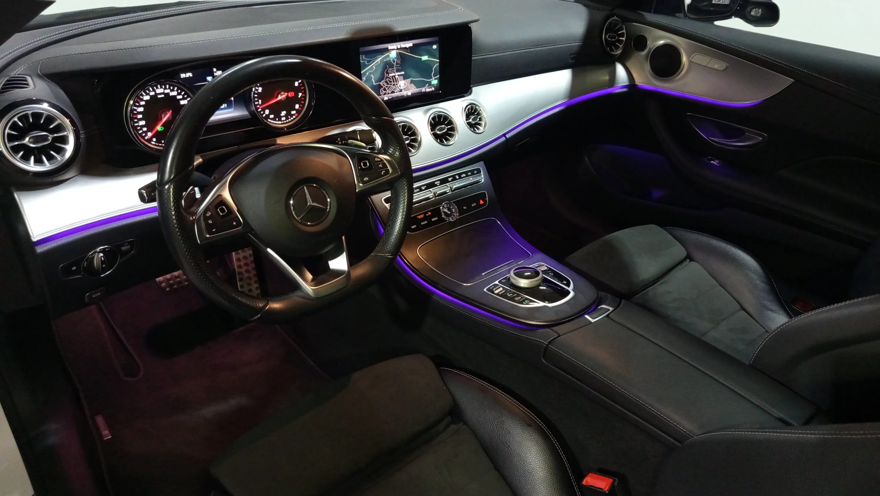 Mercedes-Benz Clase E Coupé E 200 - foto 22