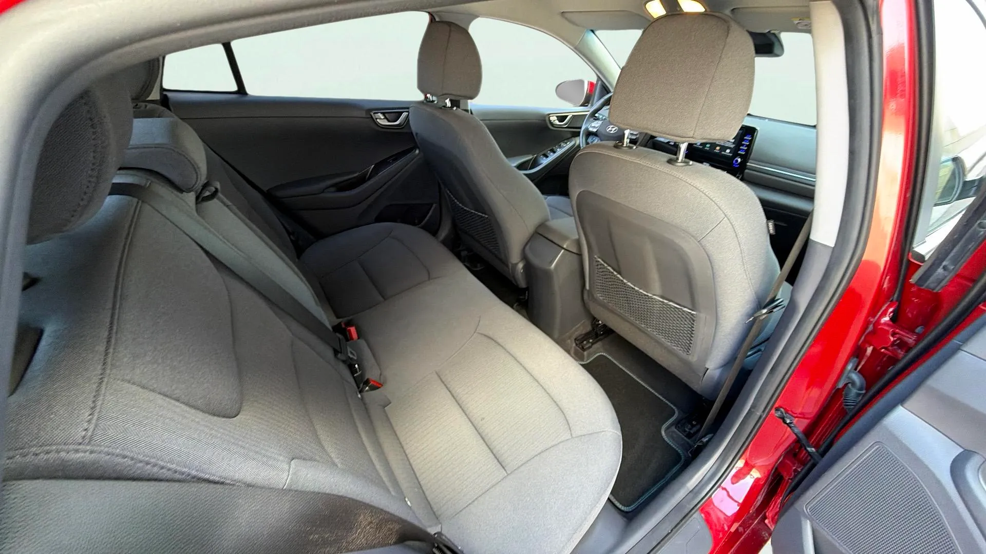 Hyundai Ioniq 1.6 GDI HEV Klass DCT - foto 13