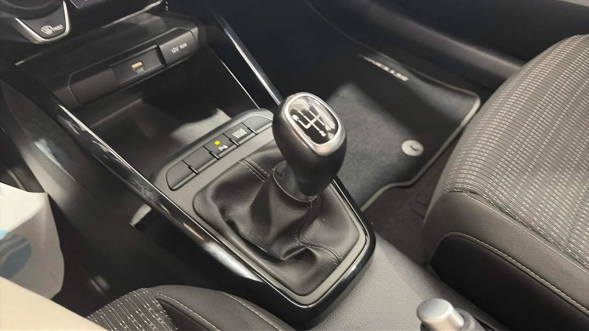 Kia Stonic 1.0 T-GDi MHEV iMT Concept - foto 24