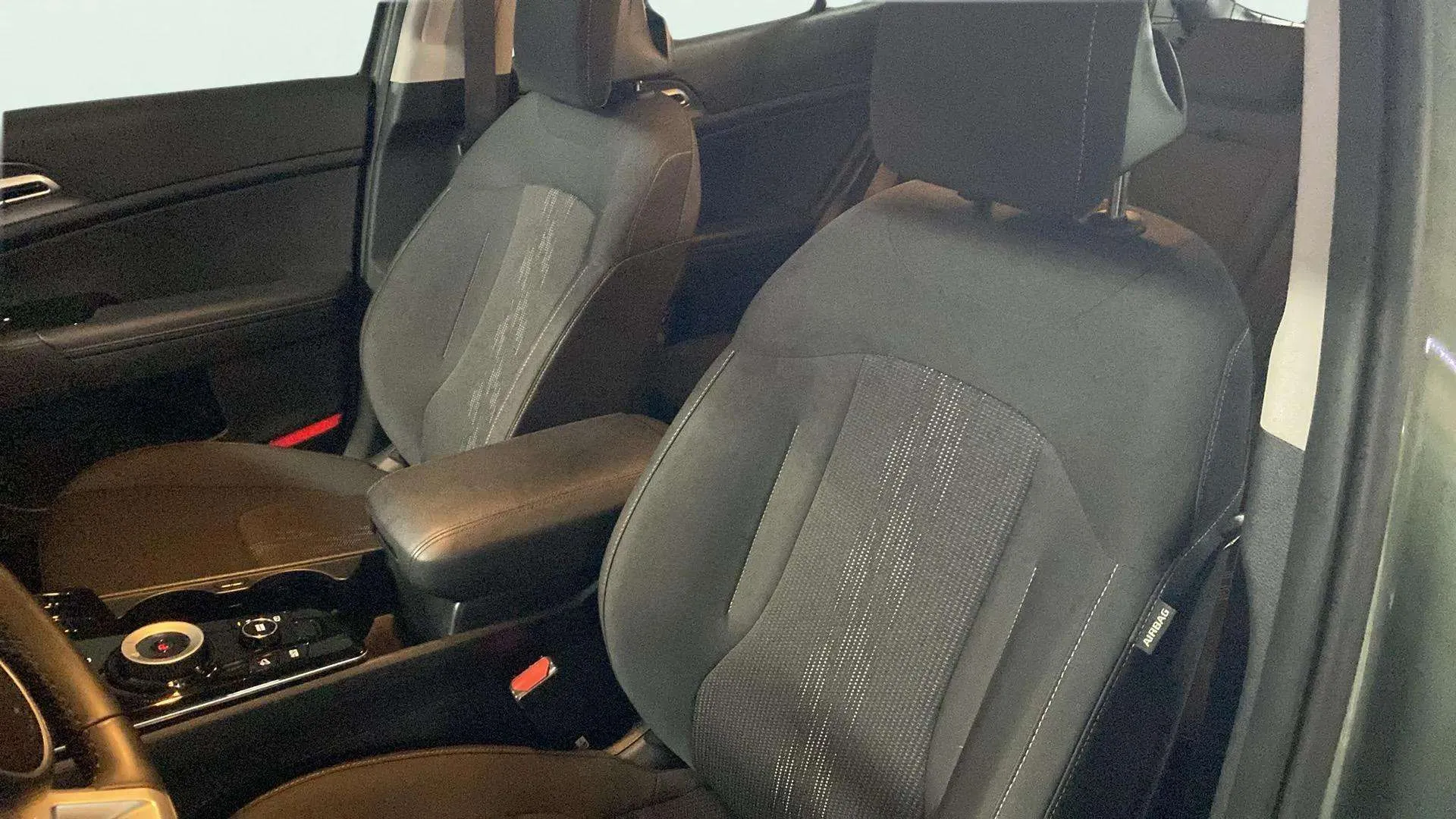 Kia Sportage 1.6 T-GDi HEV Tech 4x2 - foto 22