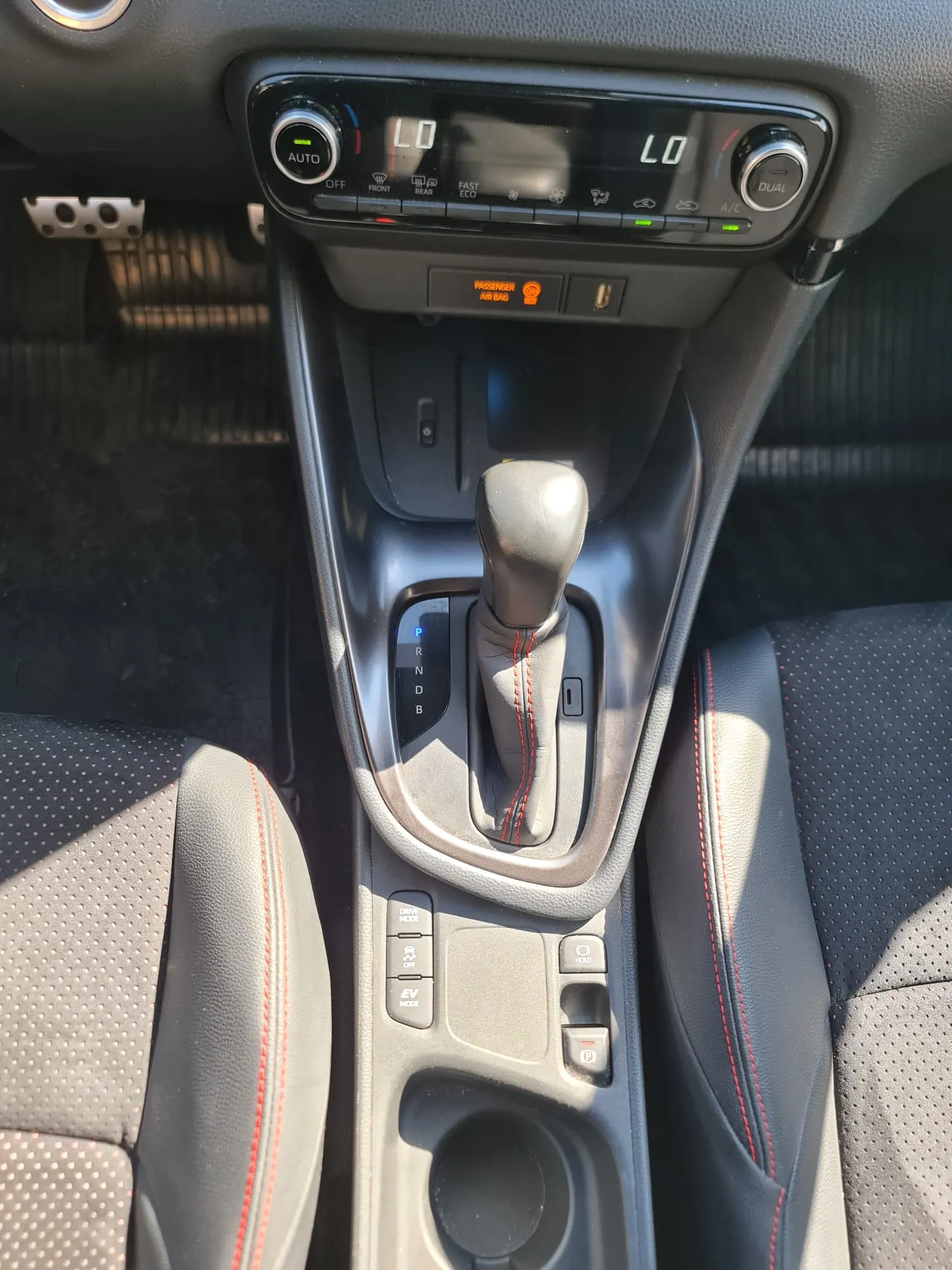 Toyota Yaris 1.5 120H GR Sport Plus - foto 11