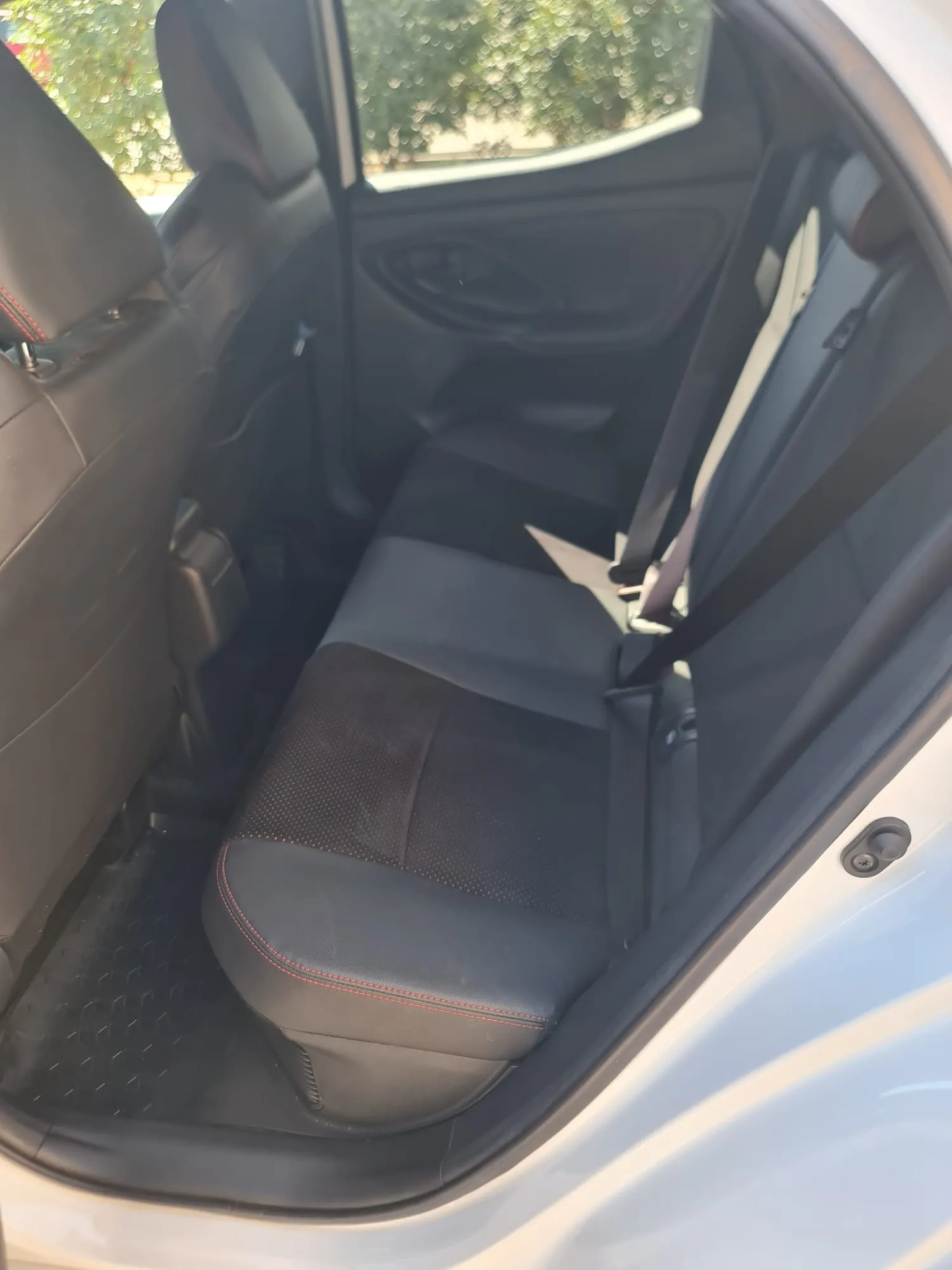 Toyota Yaris 1.5 120H GR Sport Plus - foto 17