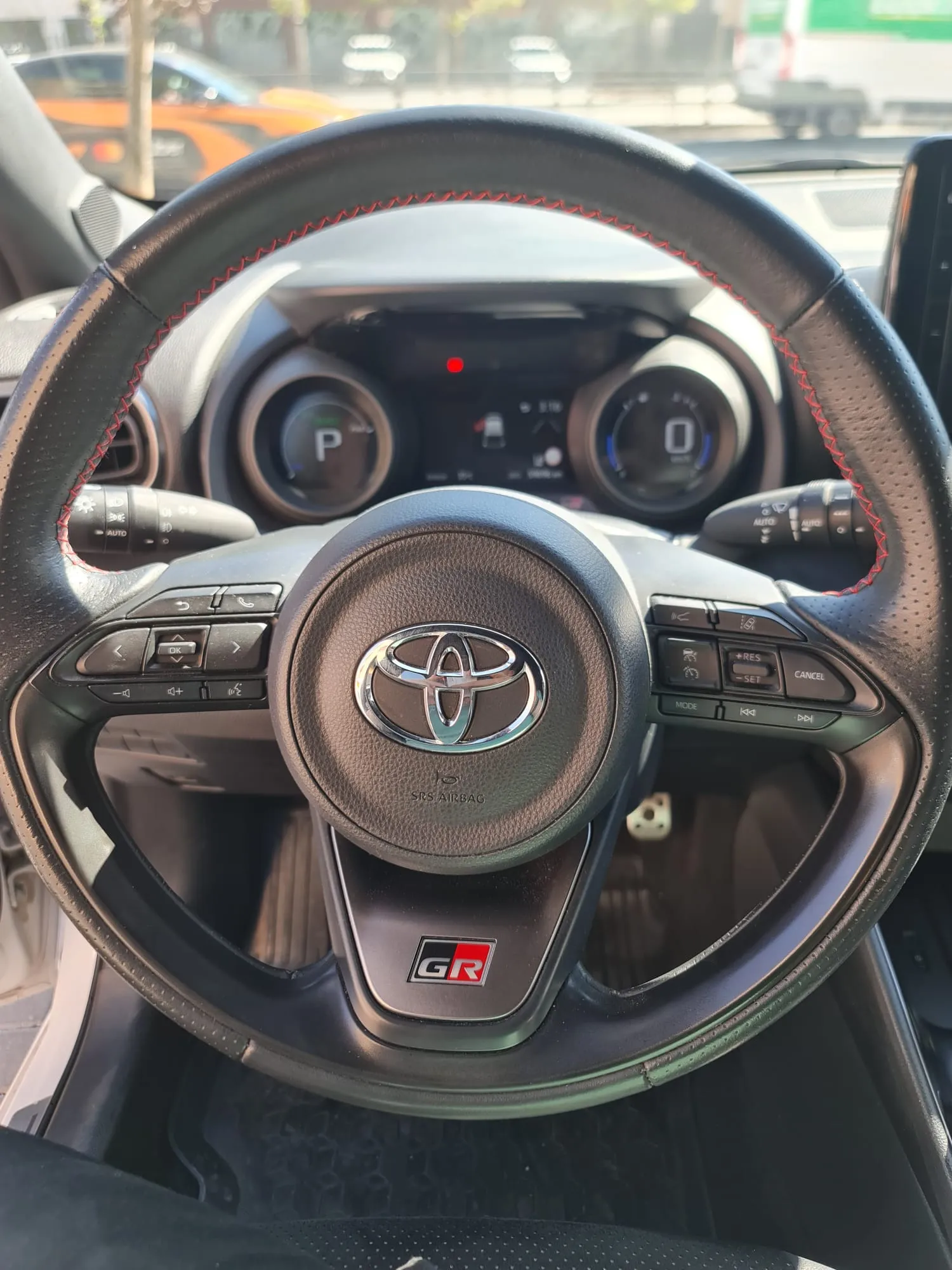 Toyota Yaris 1.5 120H GR Sport Plus - foto 12