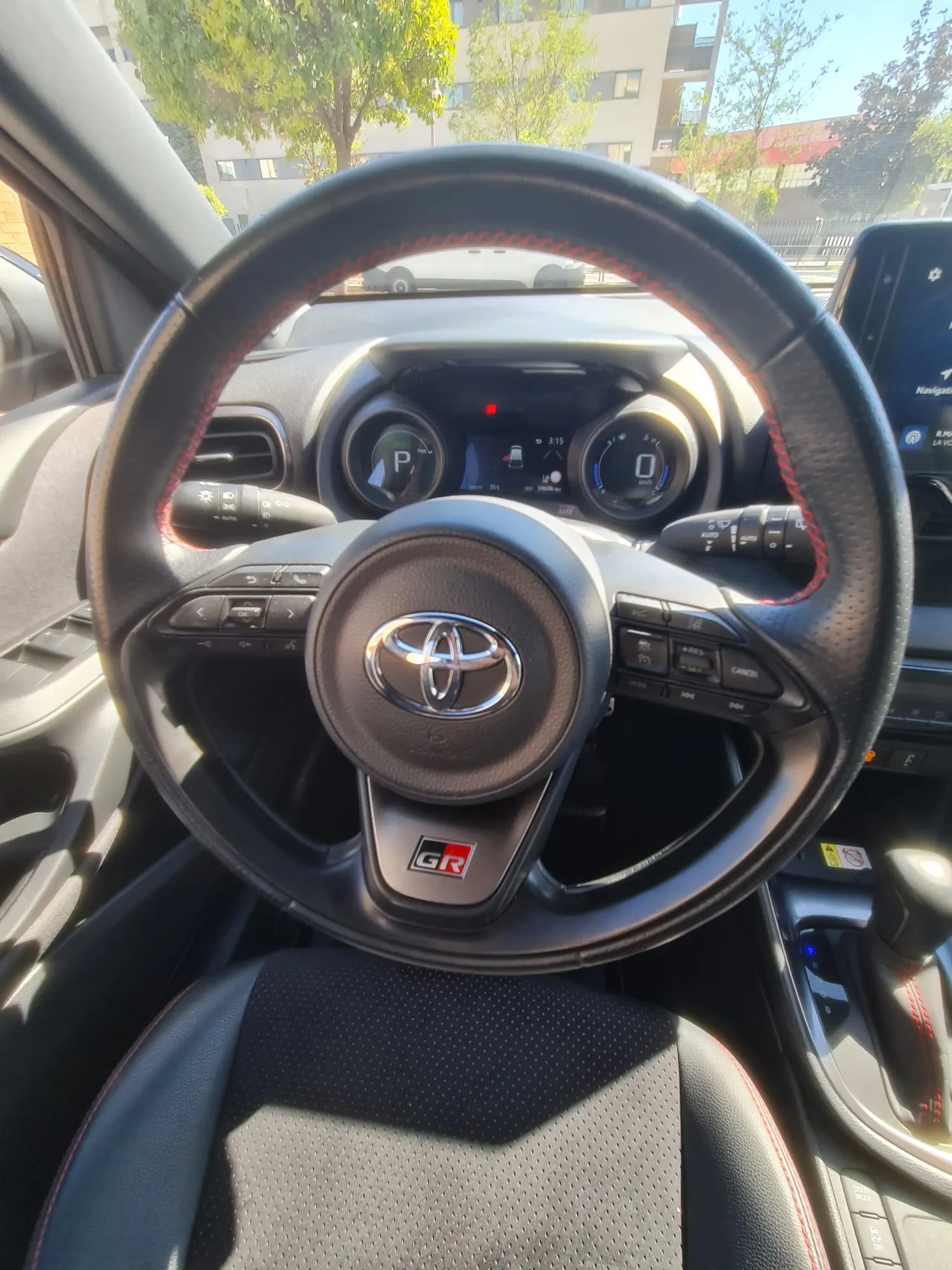 Toyota Yaris 1.5 120H GR Sport Plus - foto 14