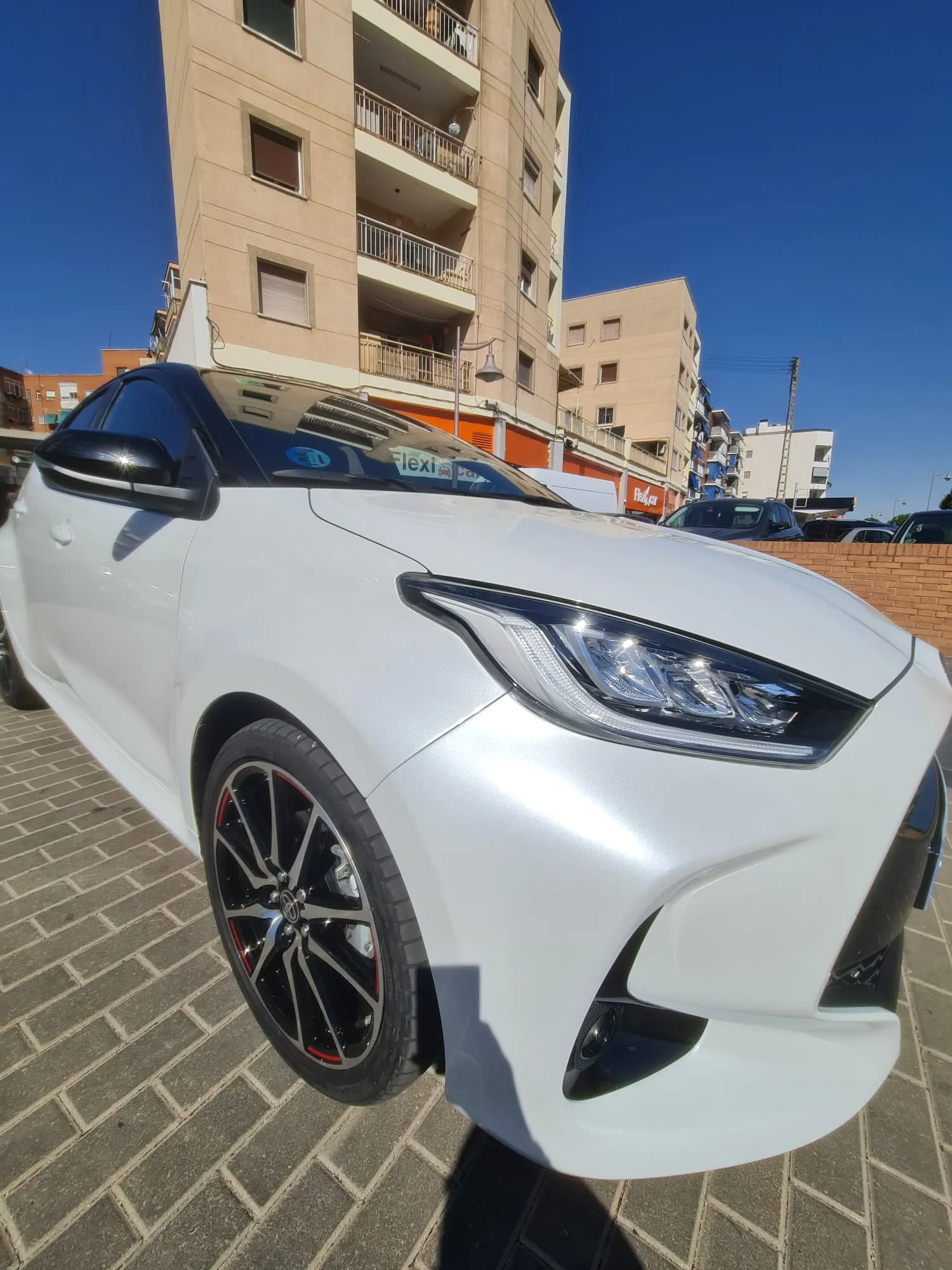 Toyota Yaris 1.5 120H GR Sport Plus - foto 16