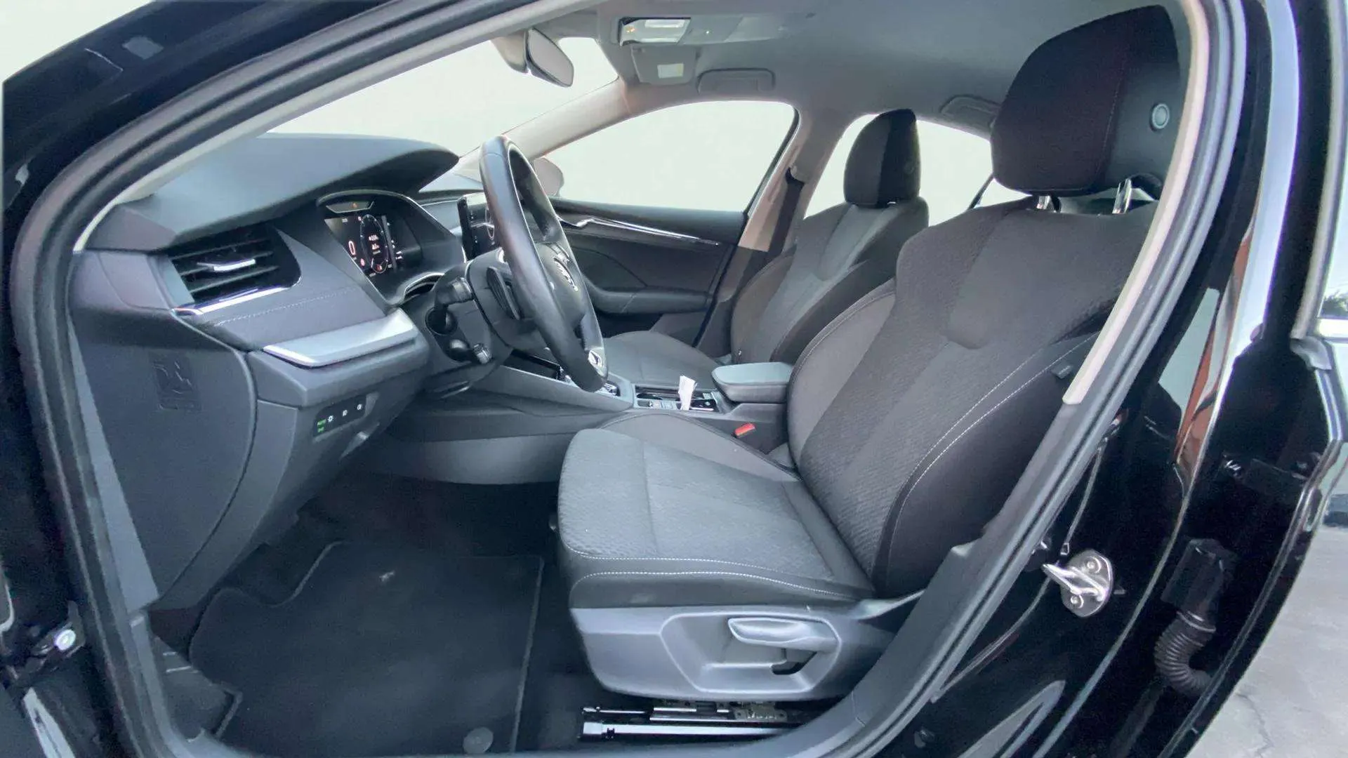 Škoda Octavia 2.0 TDI DSG Selection - foto 17