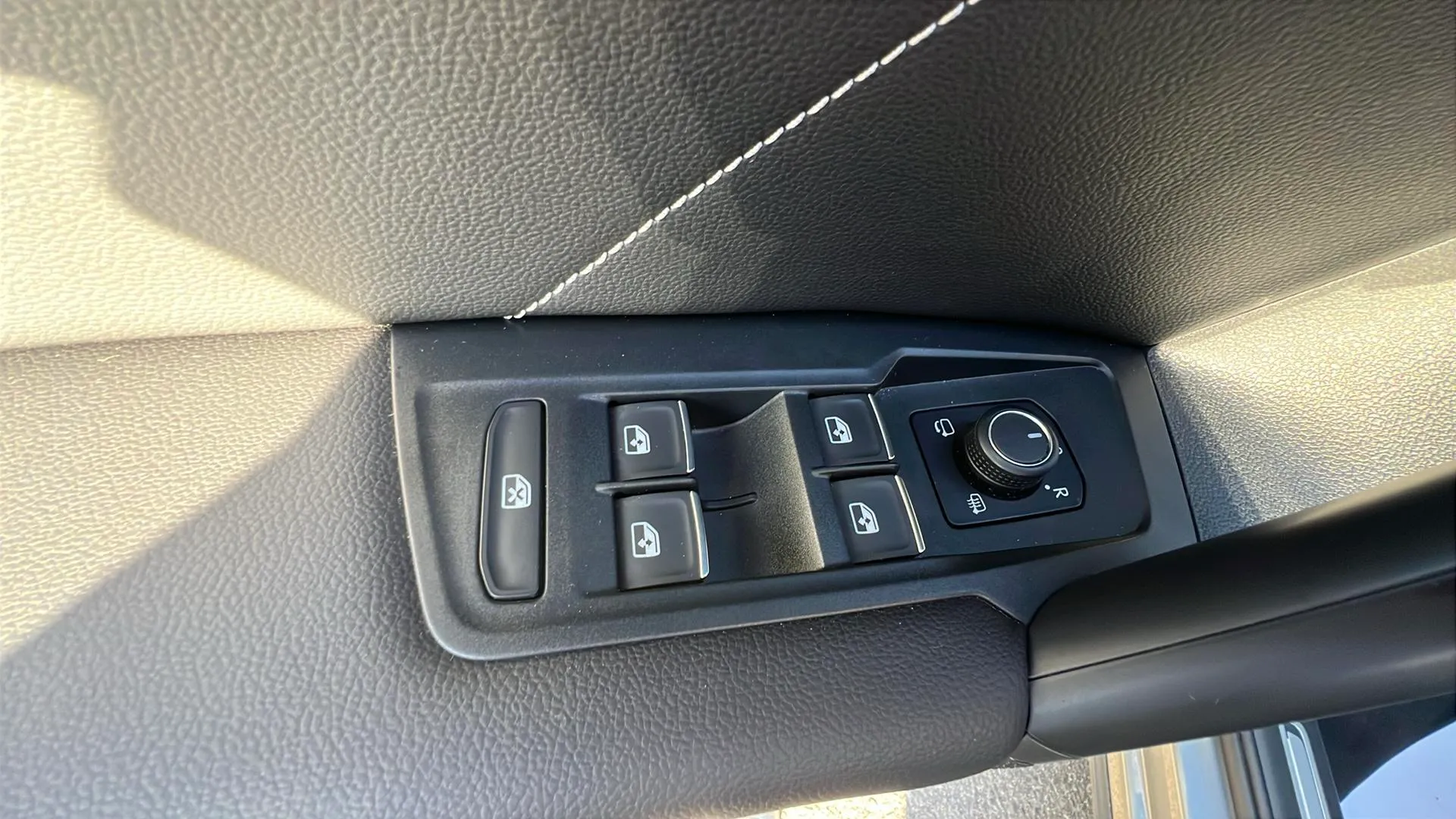 Volkswagen Tiguan R-Line 1.5 TSI DSG - foto 25