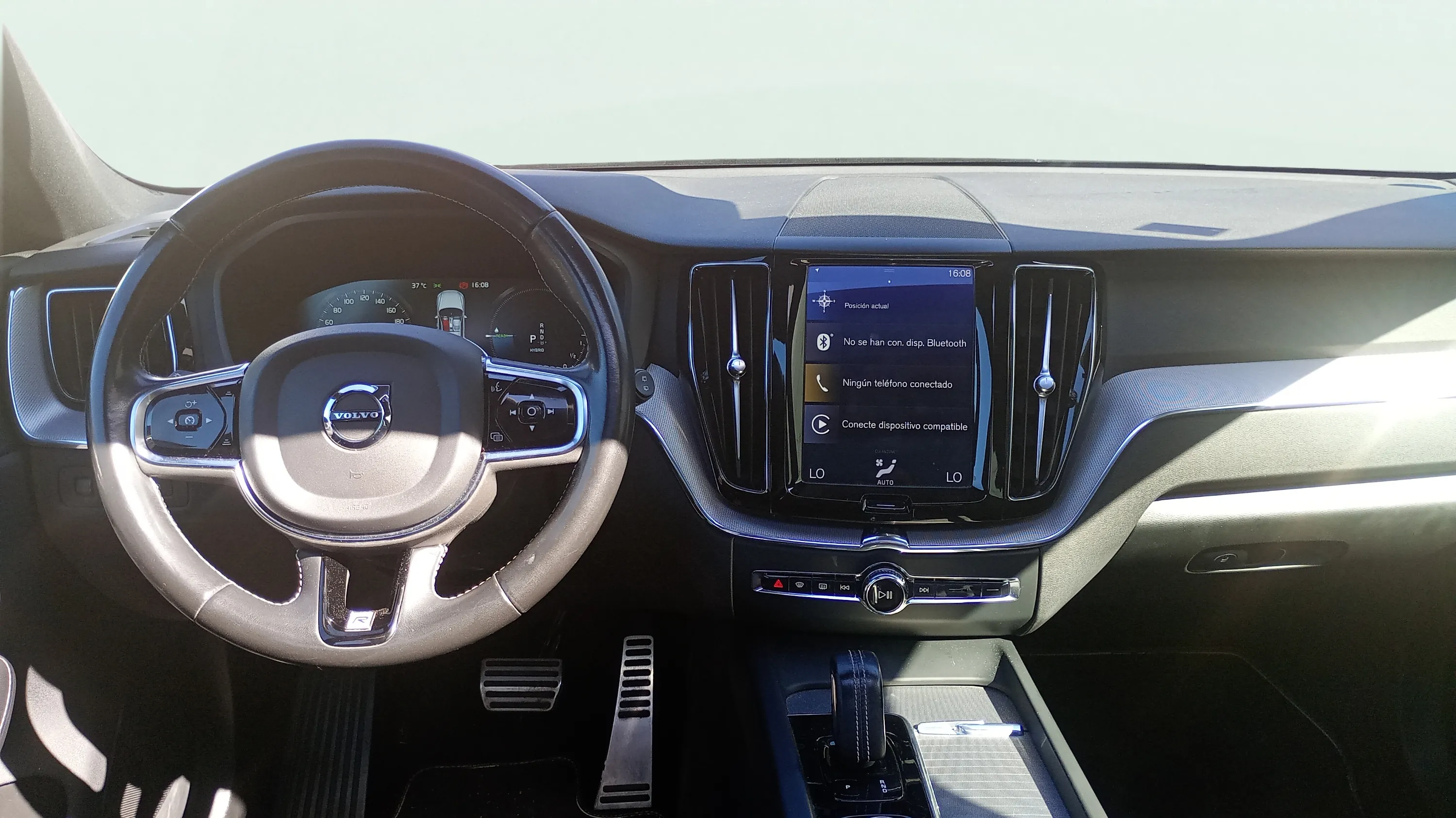 Volvo XC60 2.0 T8 AWD Momentum - foto 6
